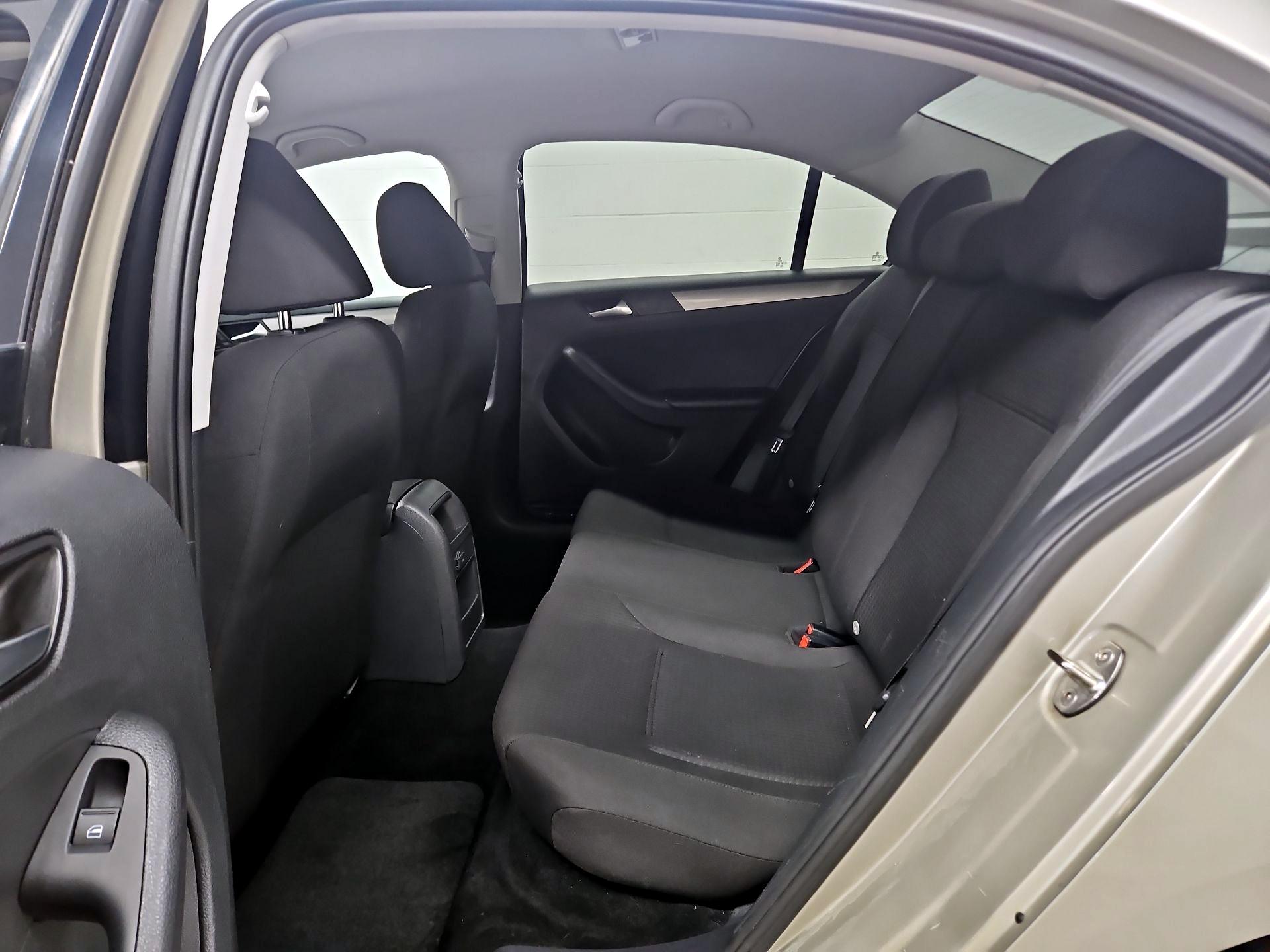 Thumbnail: 2016 Volkswagen Jetta - 19