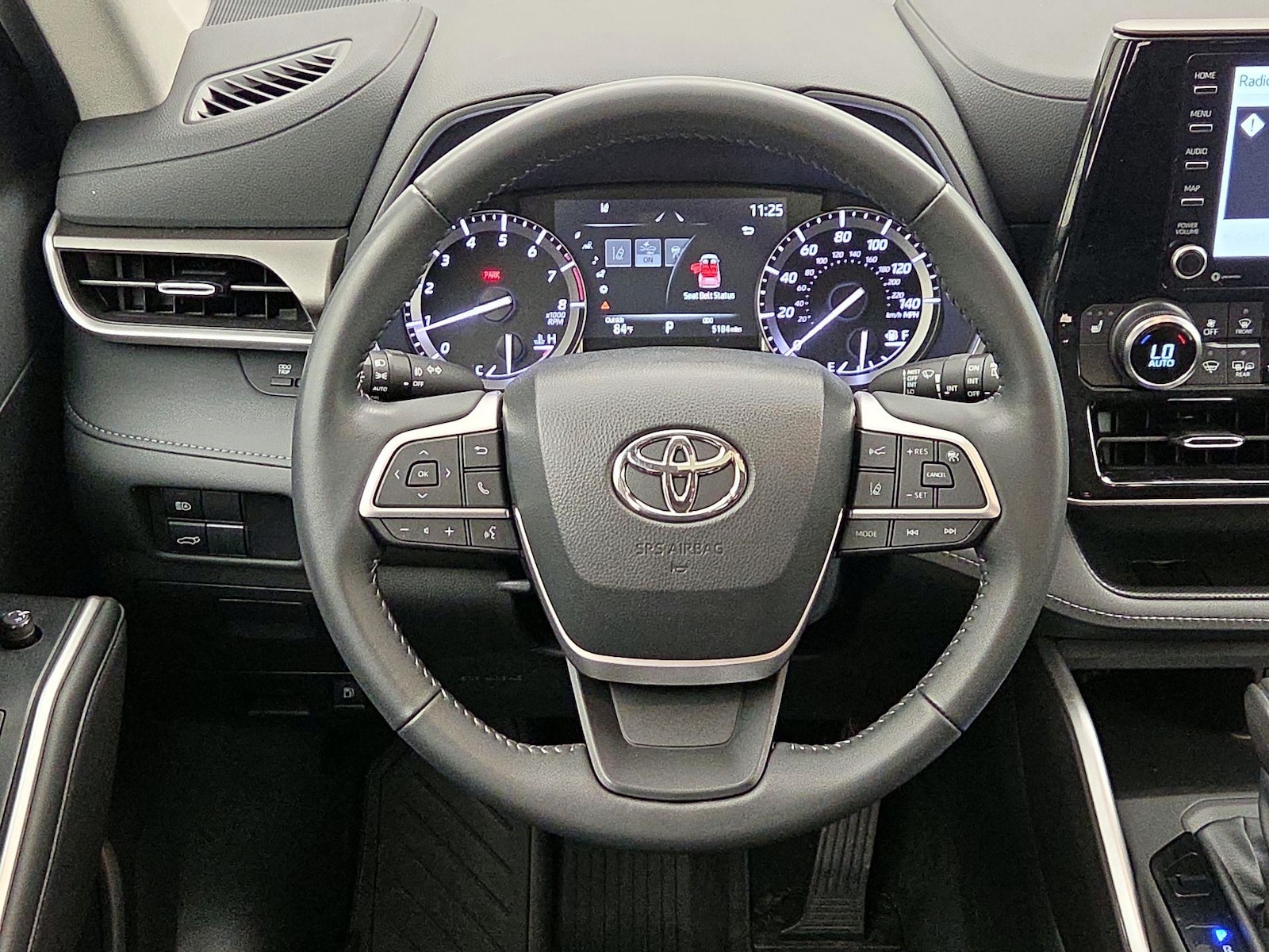2022 Toyota Highlander XLE - Photo 11