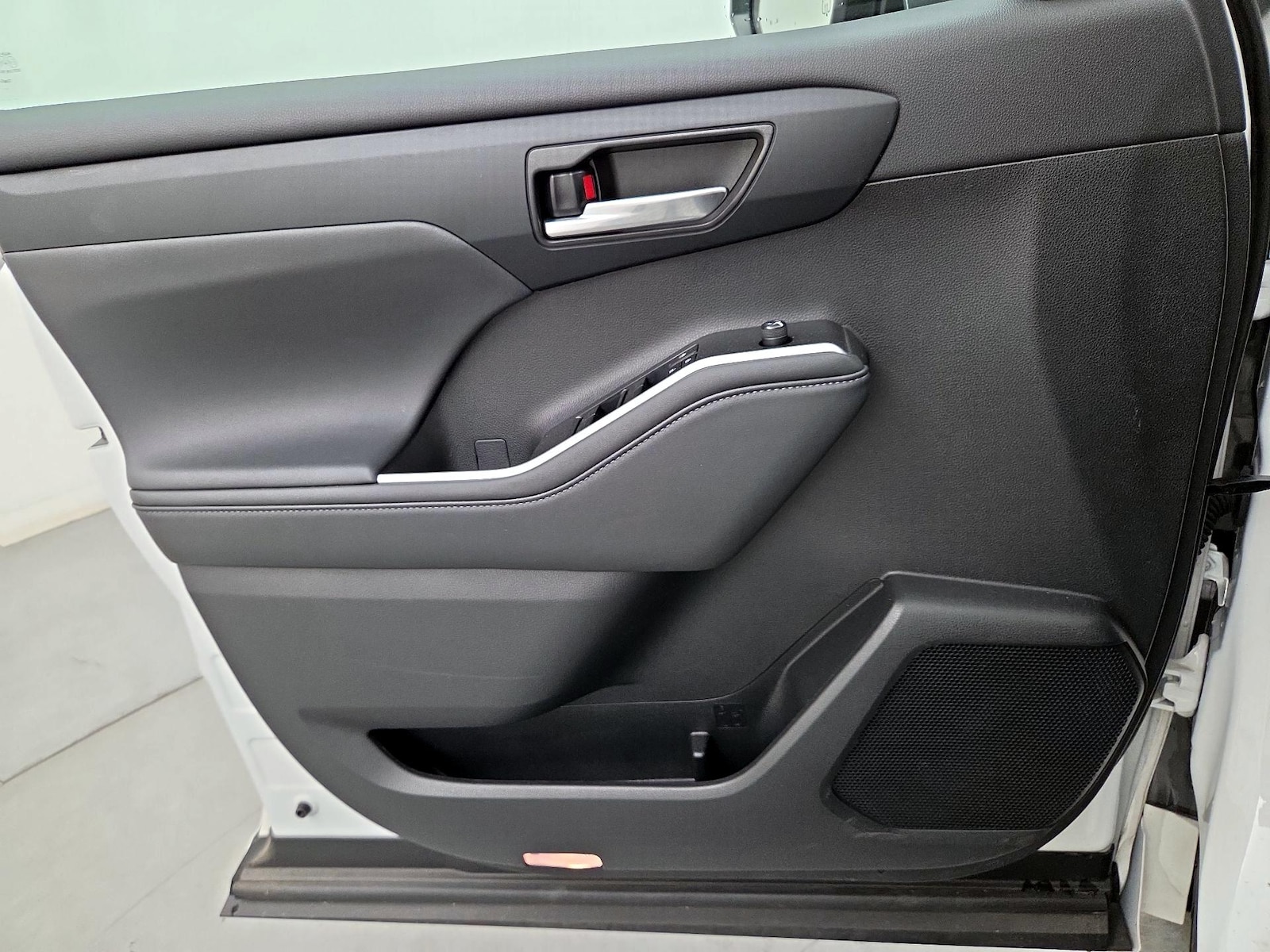 2022 Toyota Highlander XLE - Photo 13
