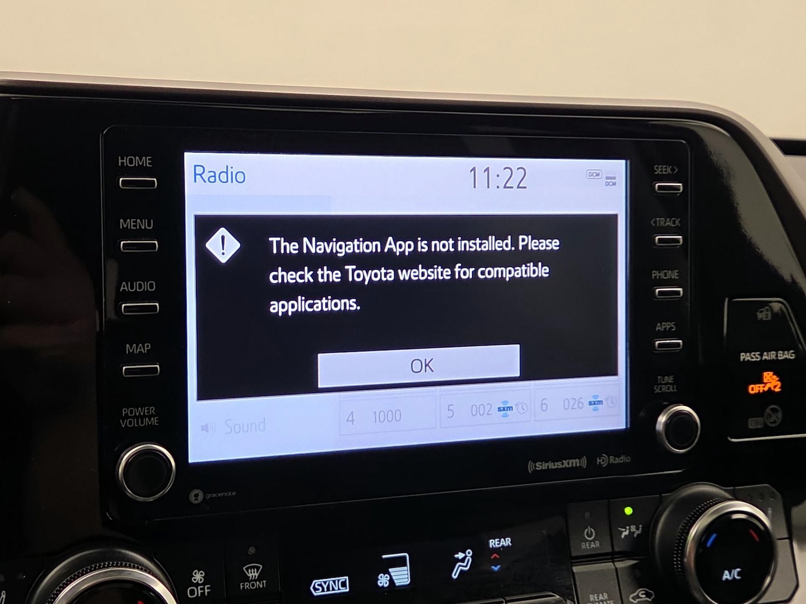 2022 Toyota Highlander XLE - Photo 15
