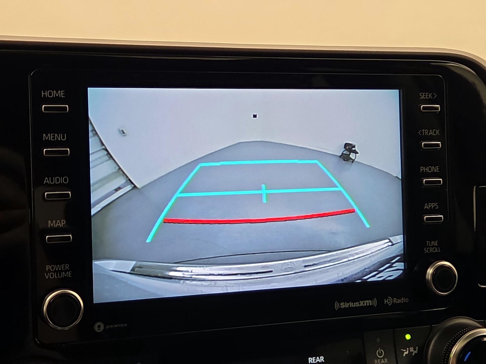2022 Toyota Highlander XLE - Photo 16