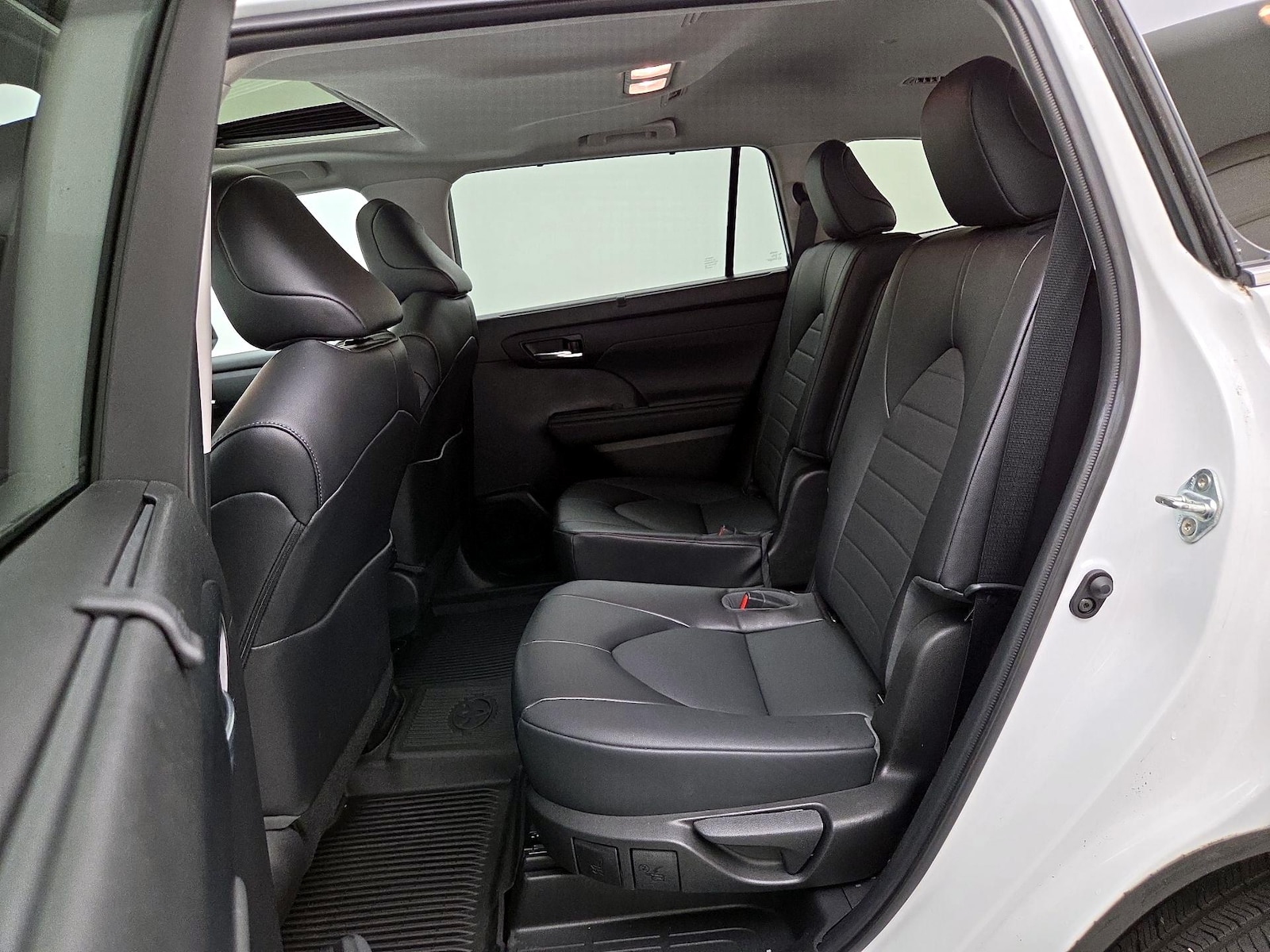 2022 Toyota Highlander XLE - Photo 22