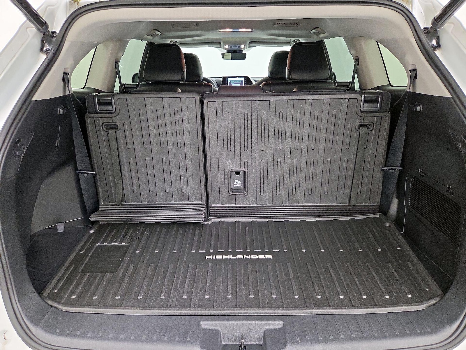 2022 Toyota Highlander XLE - Photo 24