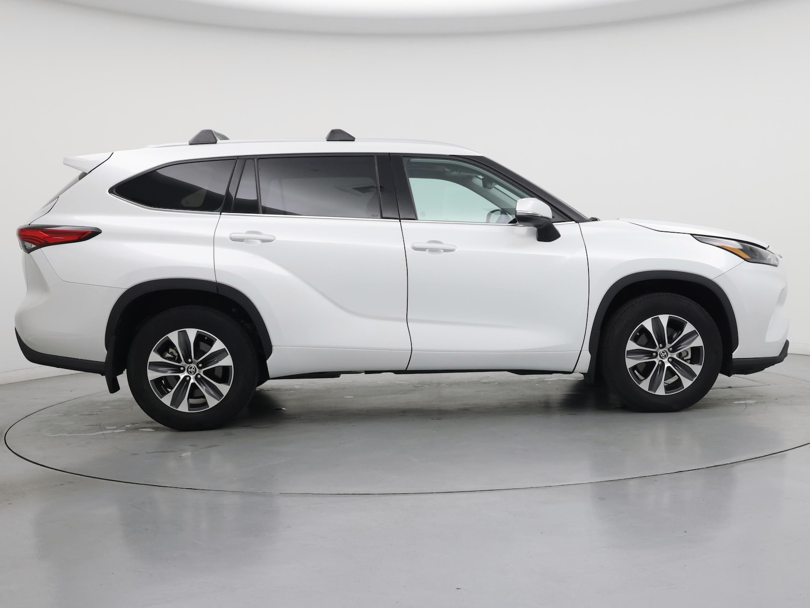 2022 Toyota Highlander XLE - Photo 8