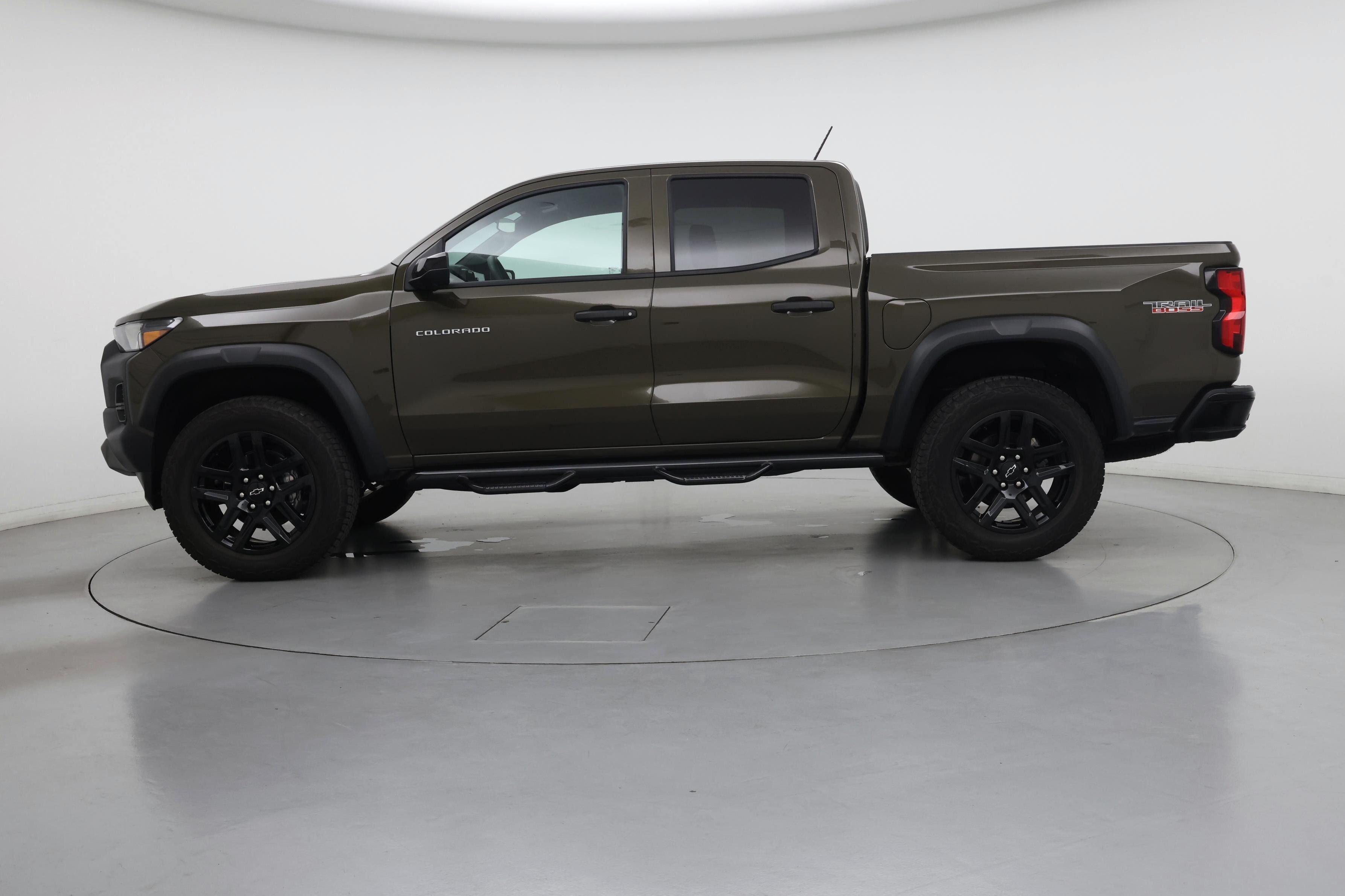 Thumbnail: 2024 Chevrolet Colorado - 3