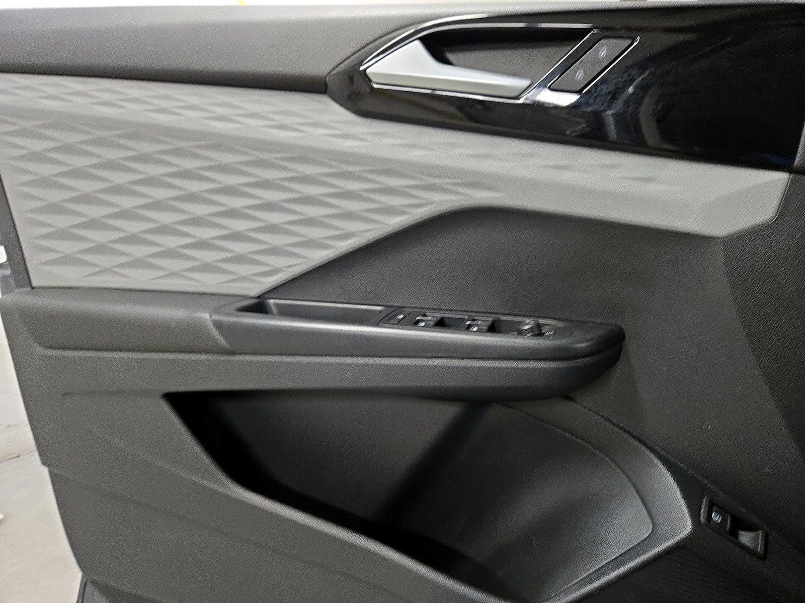 2023 Volkswagen Taos S - Photo 13