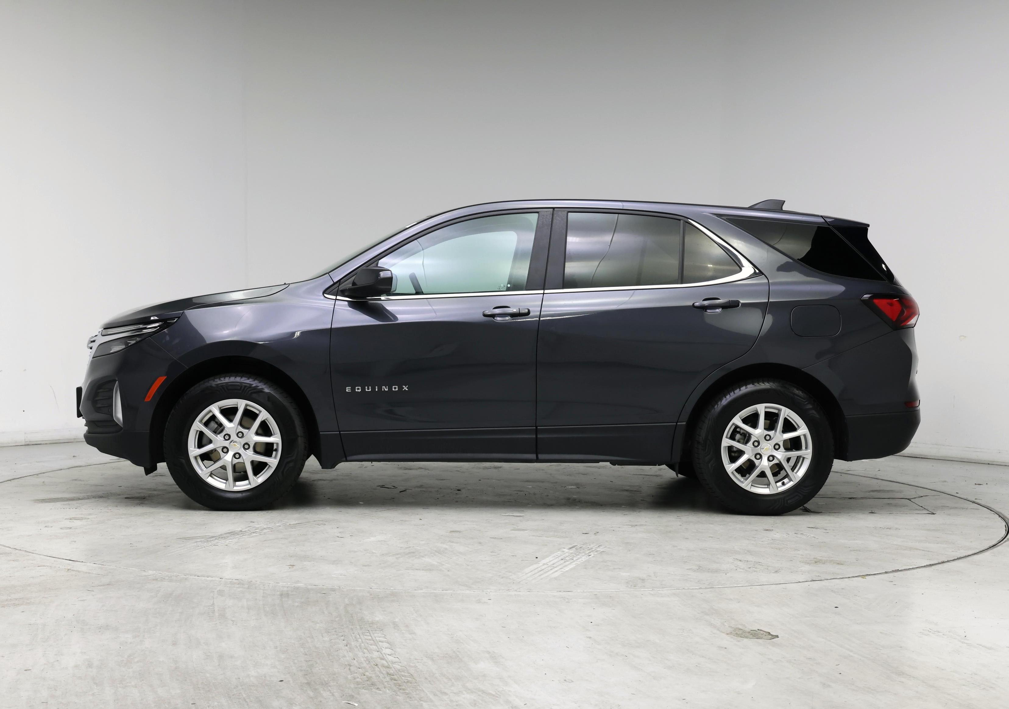 Thumbnail: 2022 Chevrolet Equinox - 3