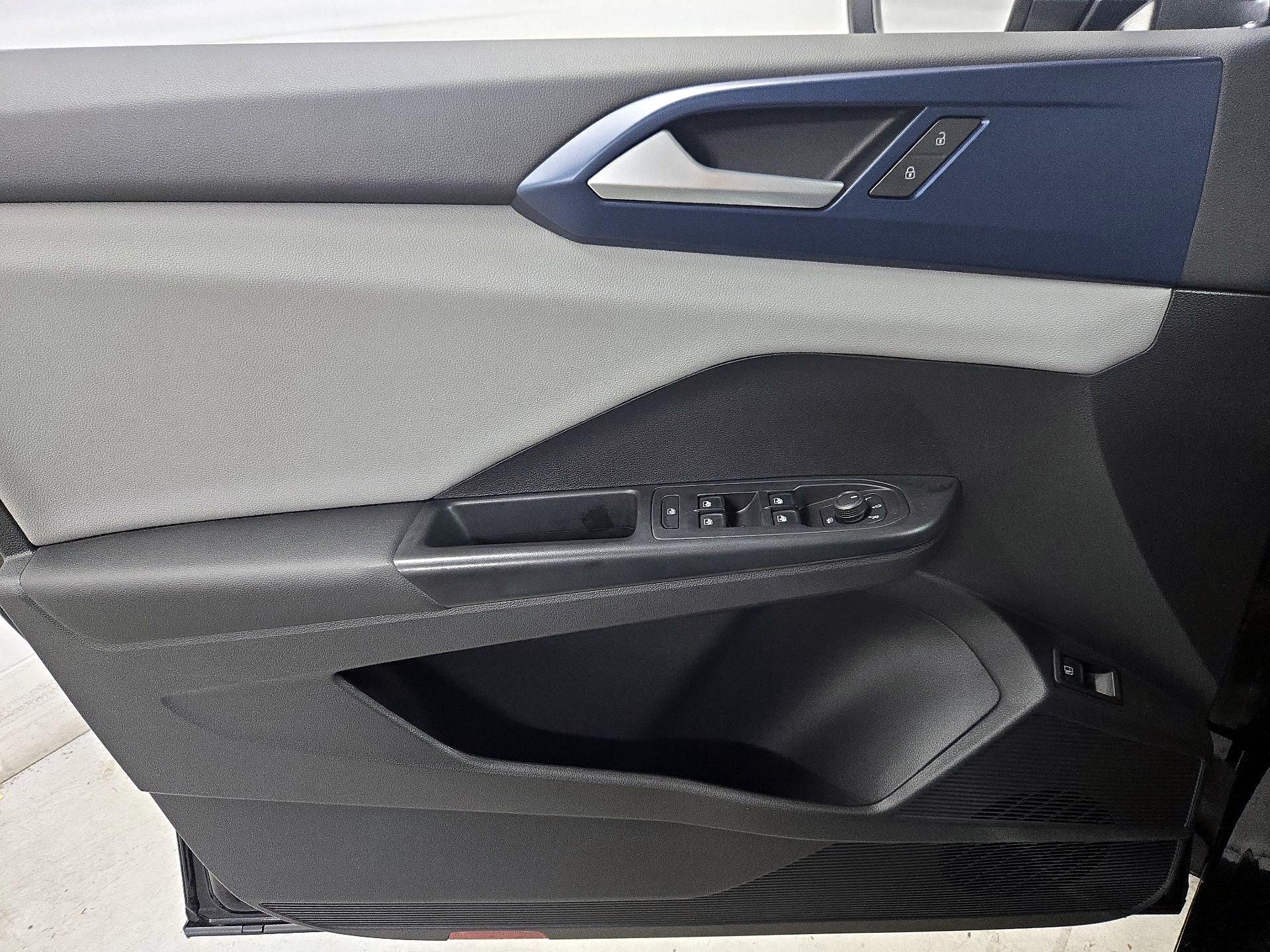 Thumbnail: 2022 Volkswagen Taos - 12