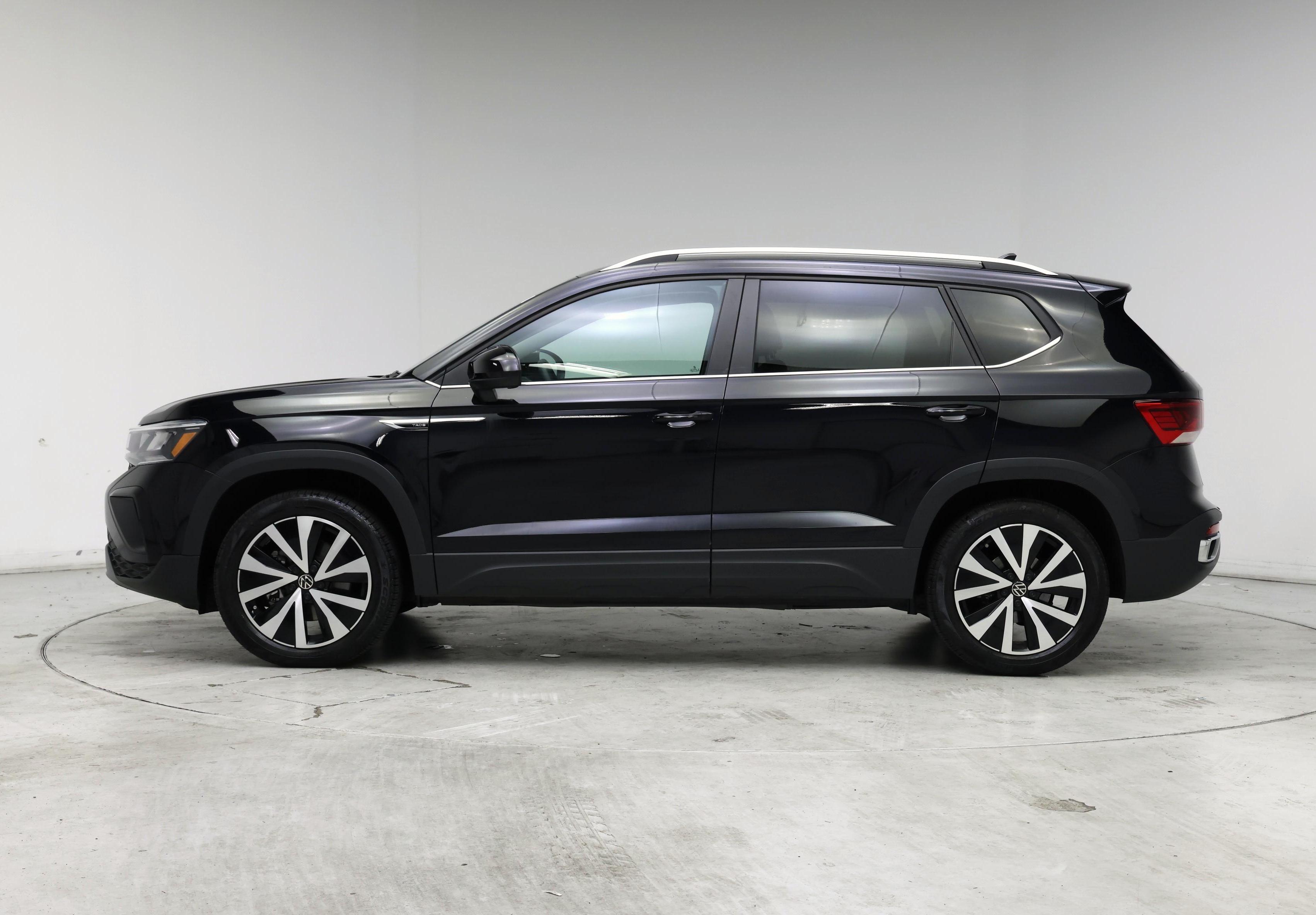 Thumbnail: 2022 Volkswagen Taos - 3