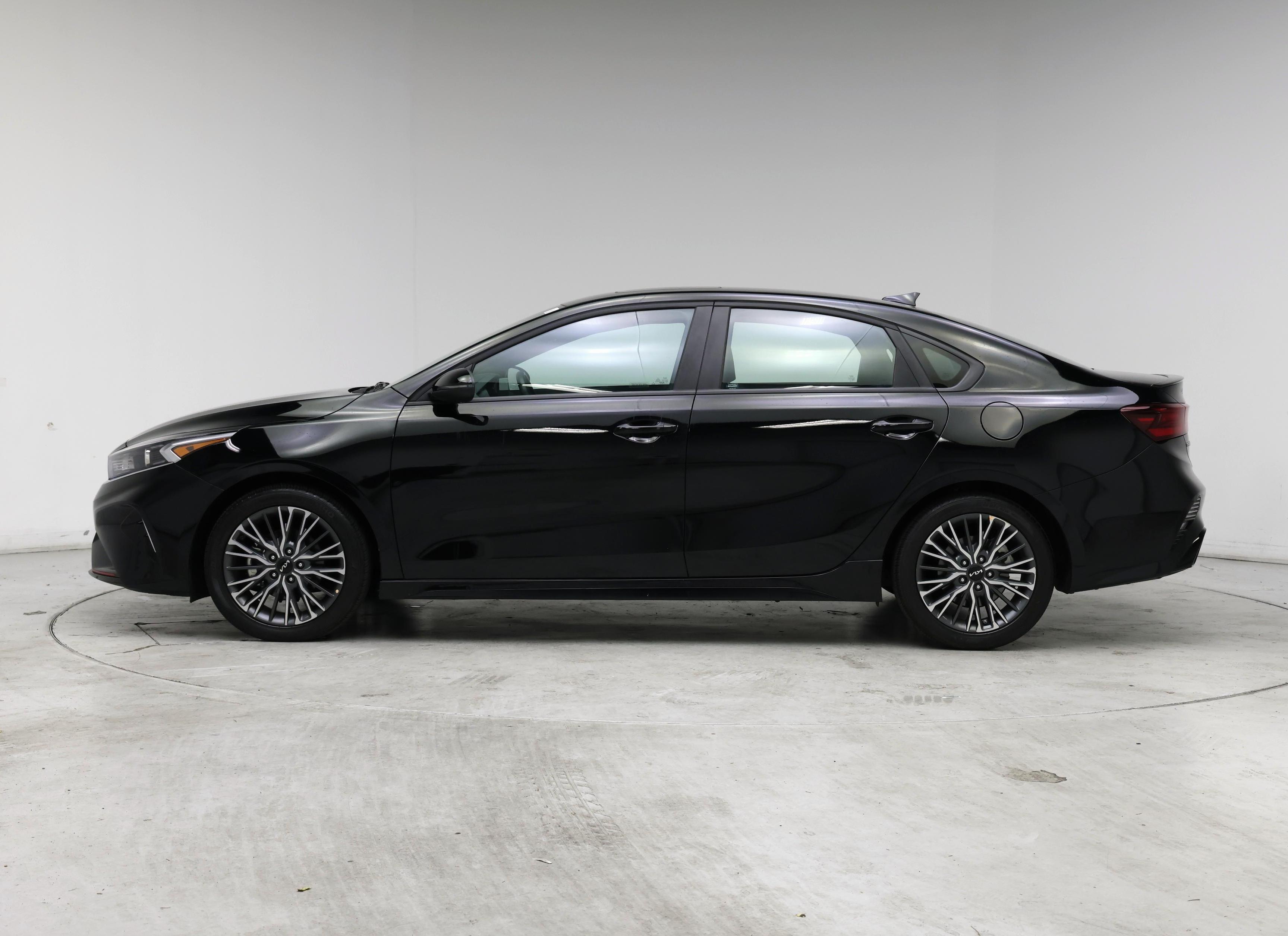 Thumbnail: 2024 Kia Forte - 3