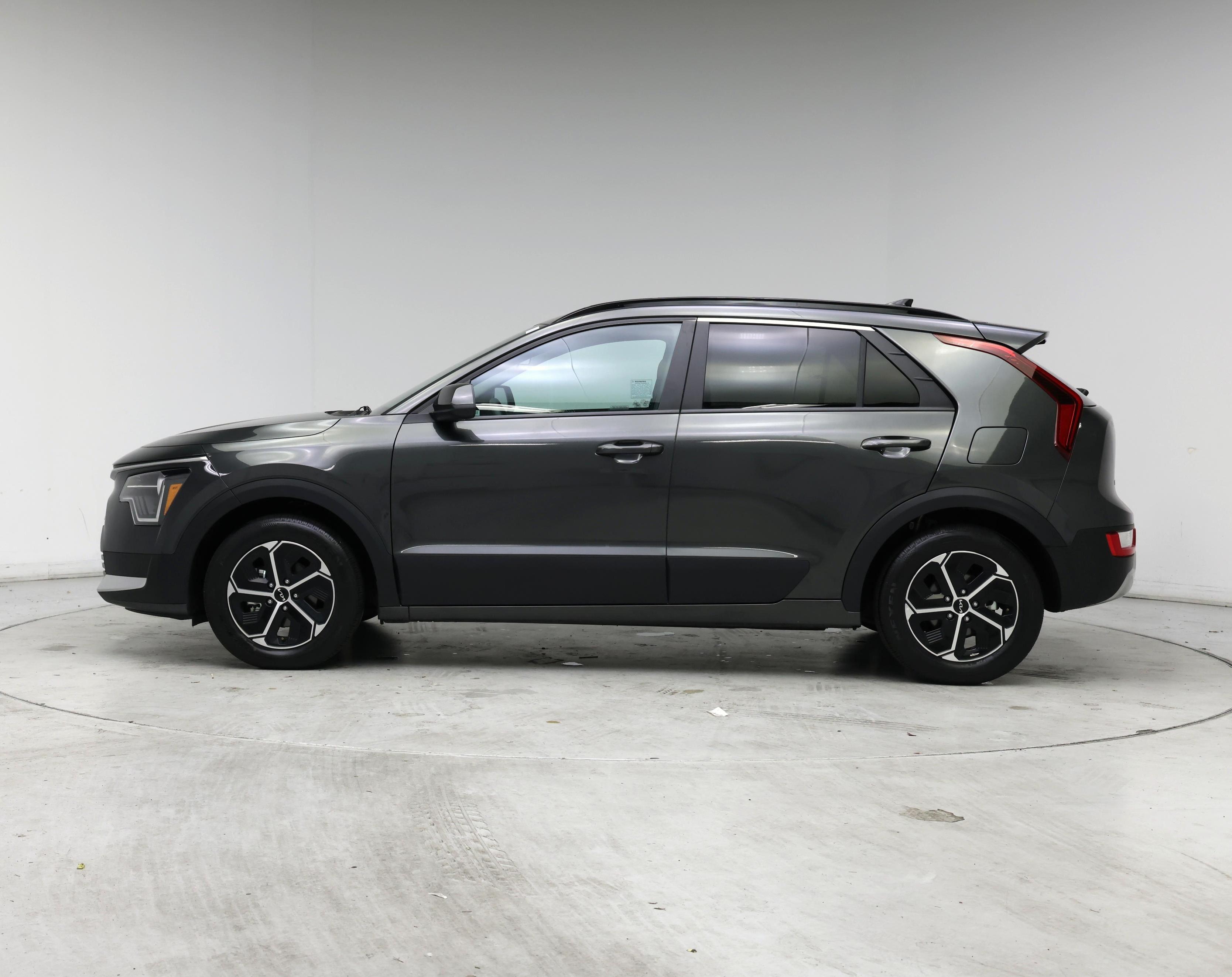 Thumbnail: 2025 Kia Niro - 3