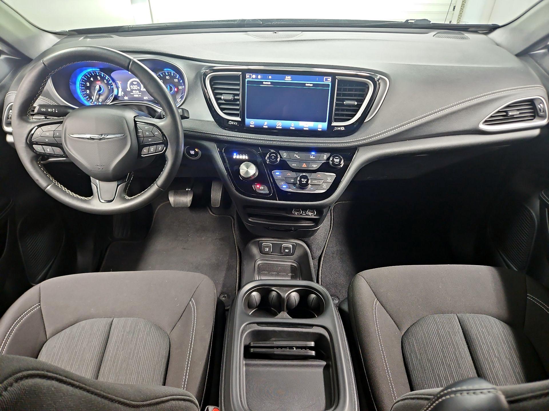 Thumbnail: 2021 Chrysler Pacifica - 9