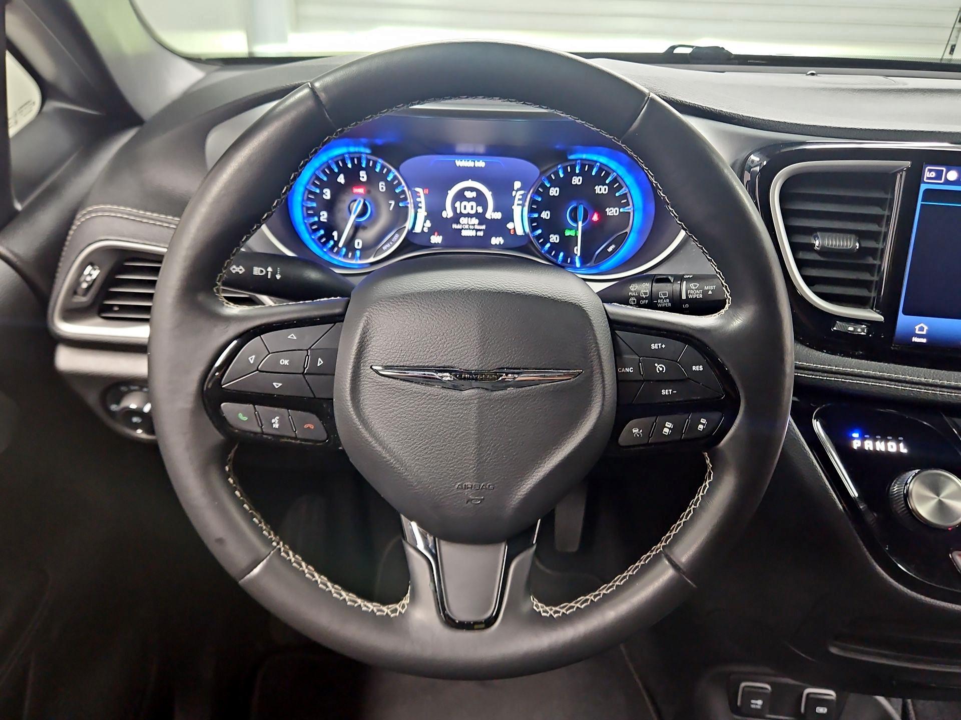 Thumbnail: 2021 Chrysler Pacifica - 10