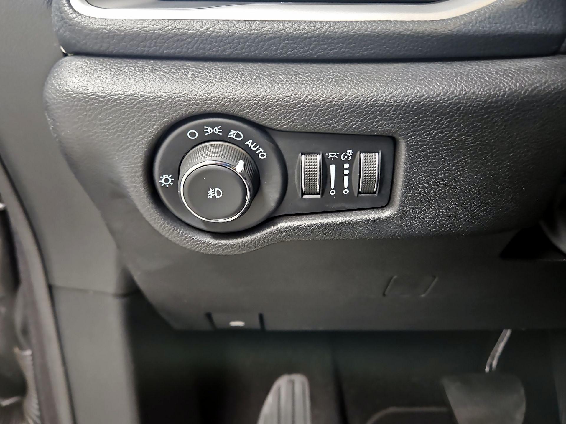 Thumbnail: 2021 Chrysler Pacifica - 13