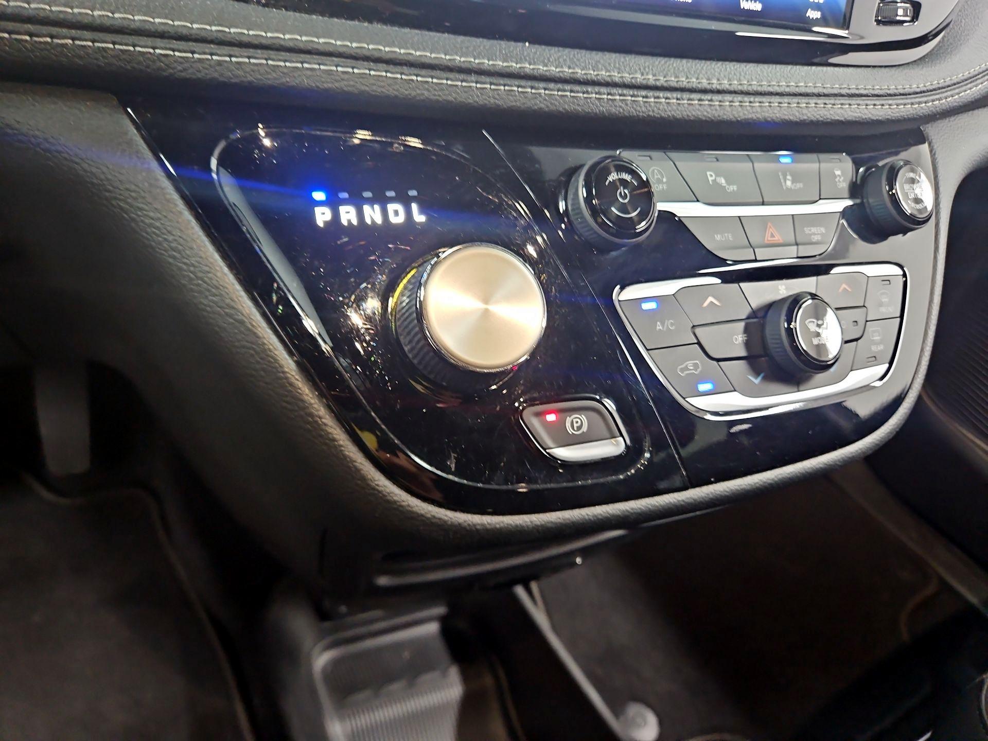 Thumbnail: 2021 Chrysler Pacifica - 17