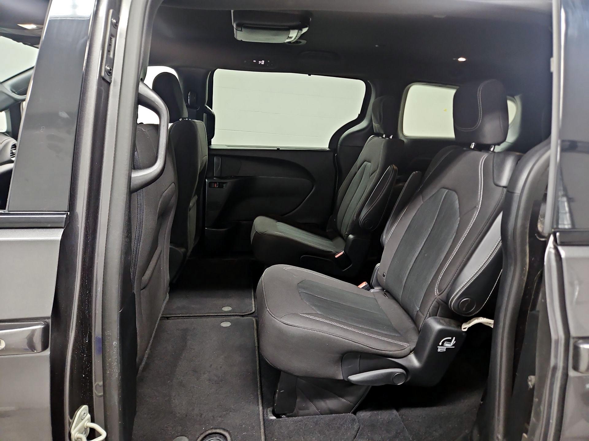 Thumbnail: 2021 Chrysler Pacifica - 19
