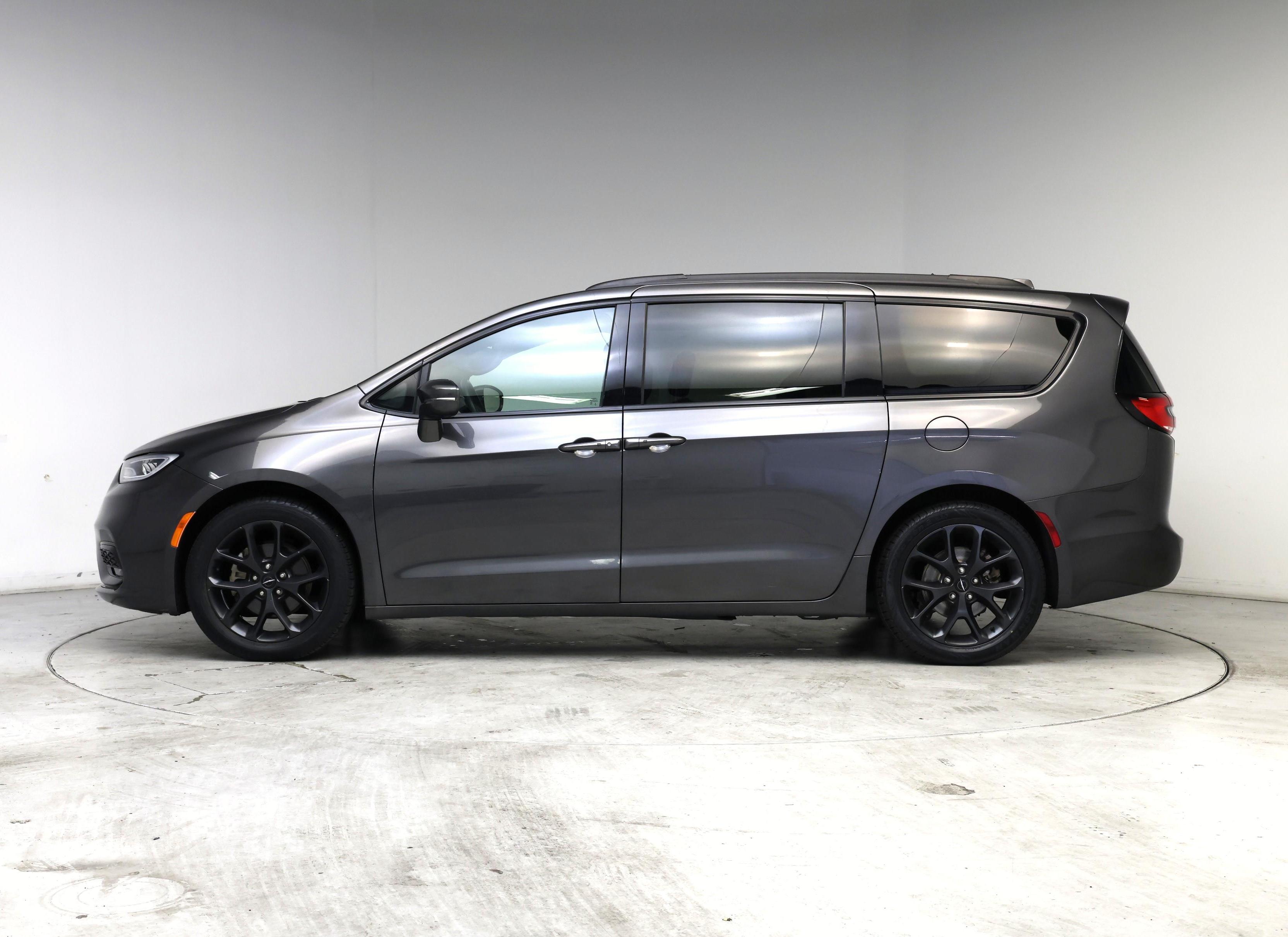 Thumbnail: 2021 Chrysler Pacifica - 3