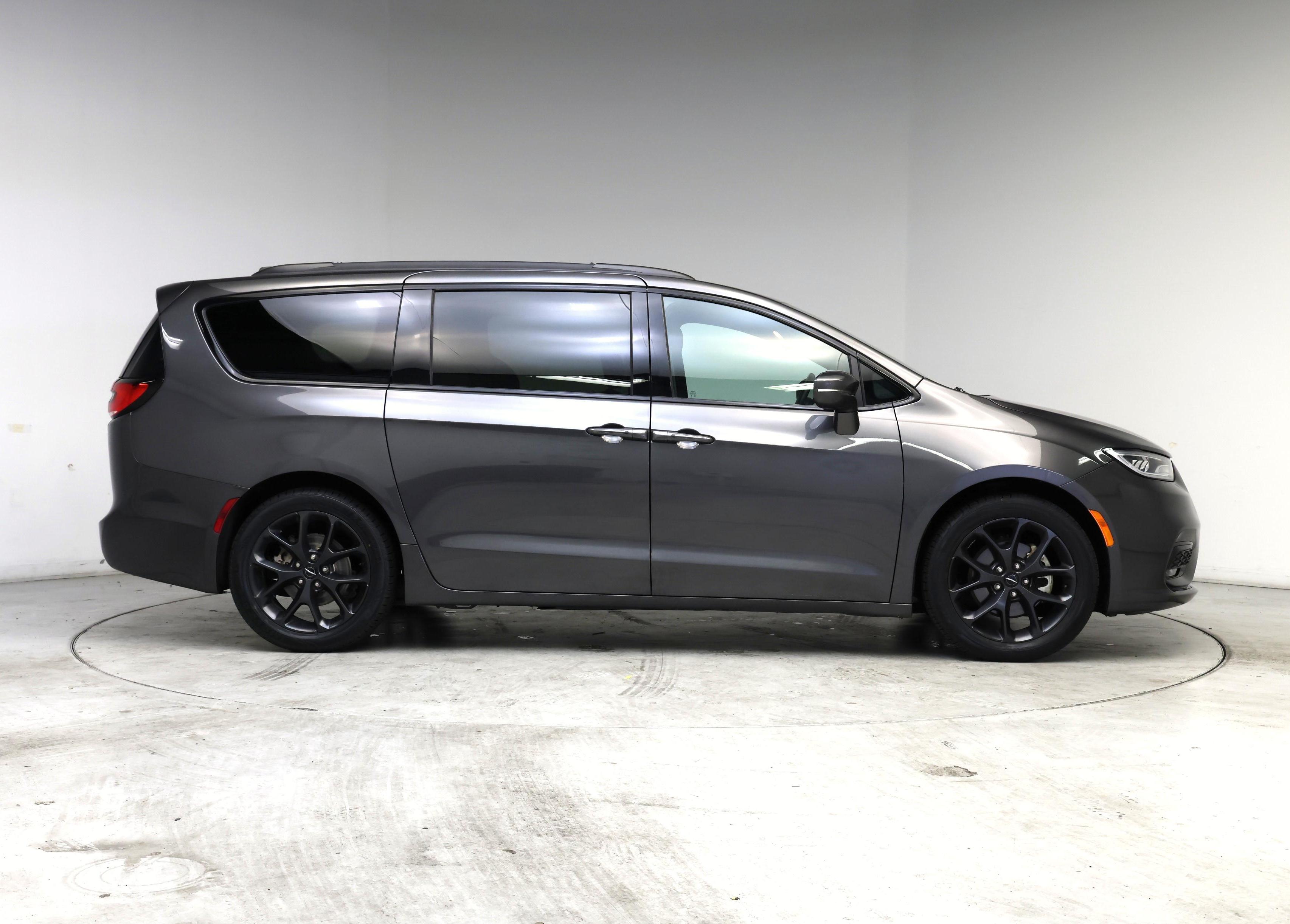 Thumbnail: 2021 Chrysler Pacifica - 7