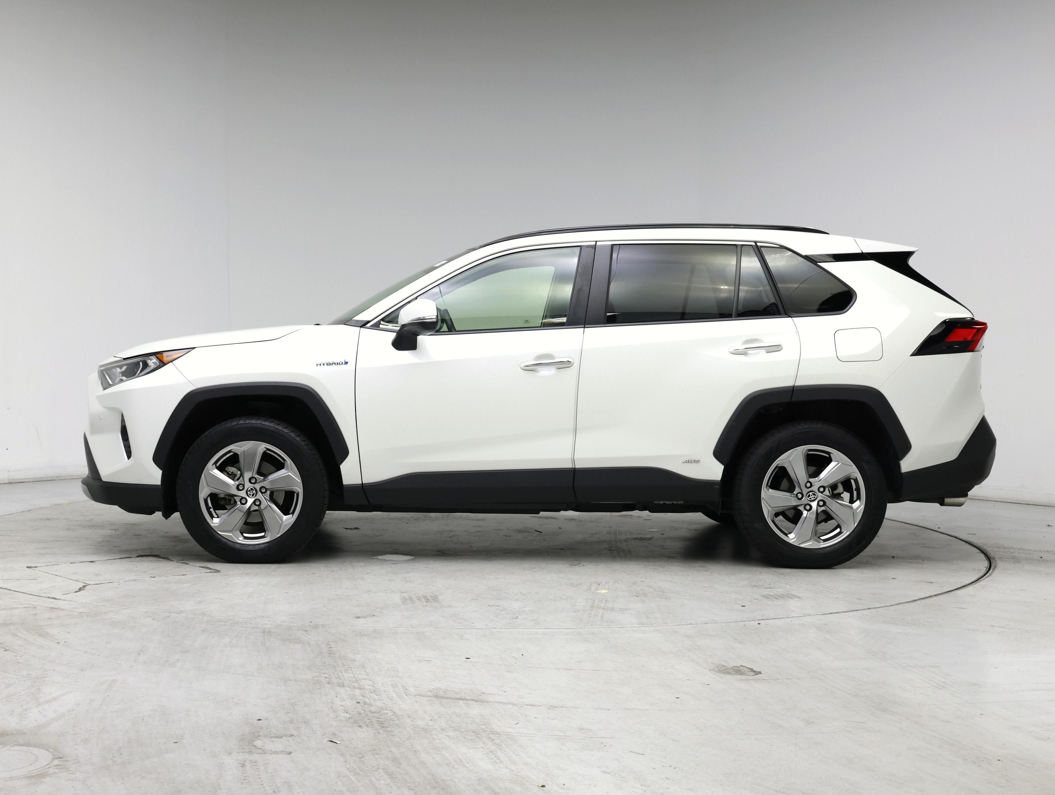 Thumbnail: 2021 Toyota RAV4 - 3