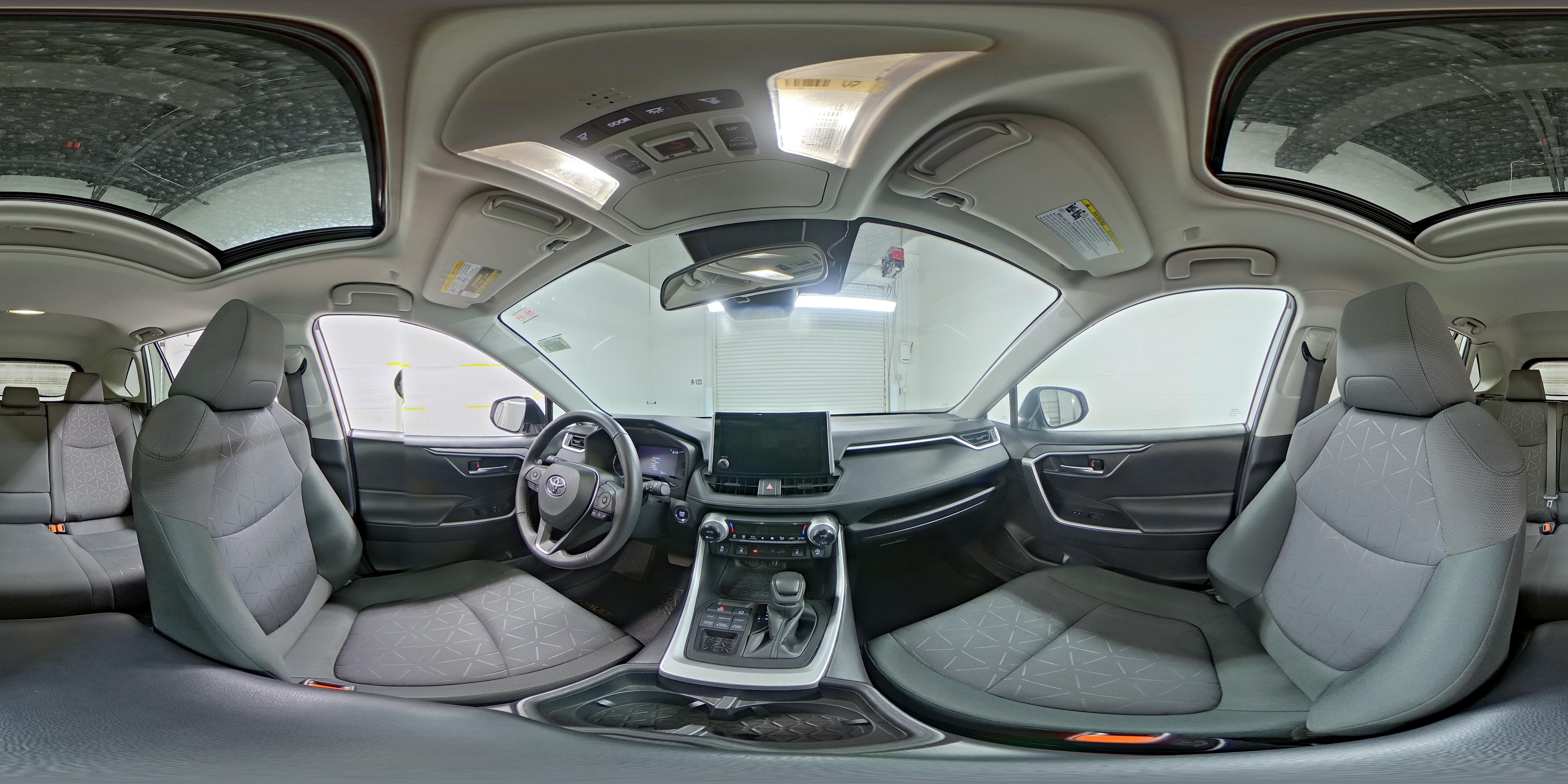2024 Toyota RAV4 XLE - Photo 25