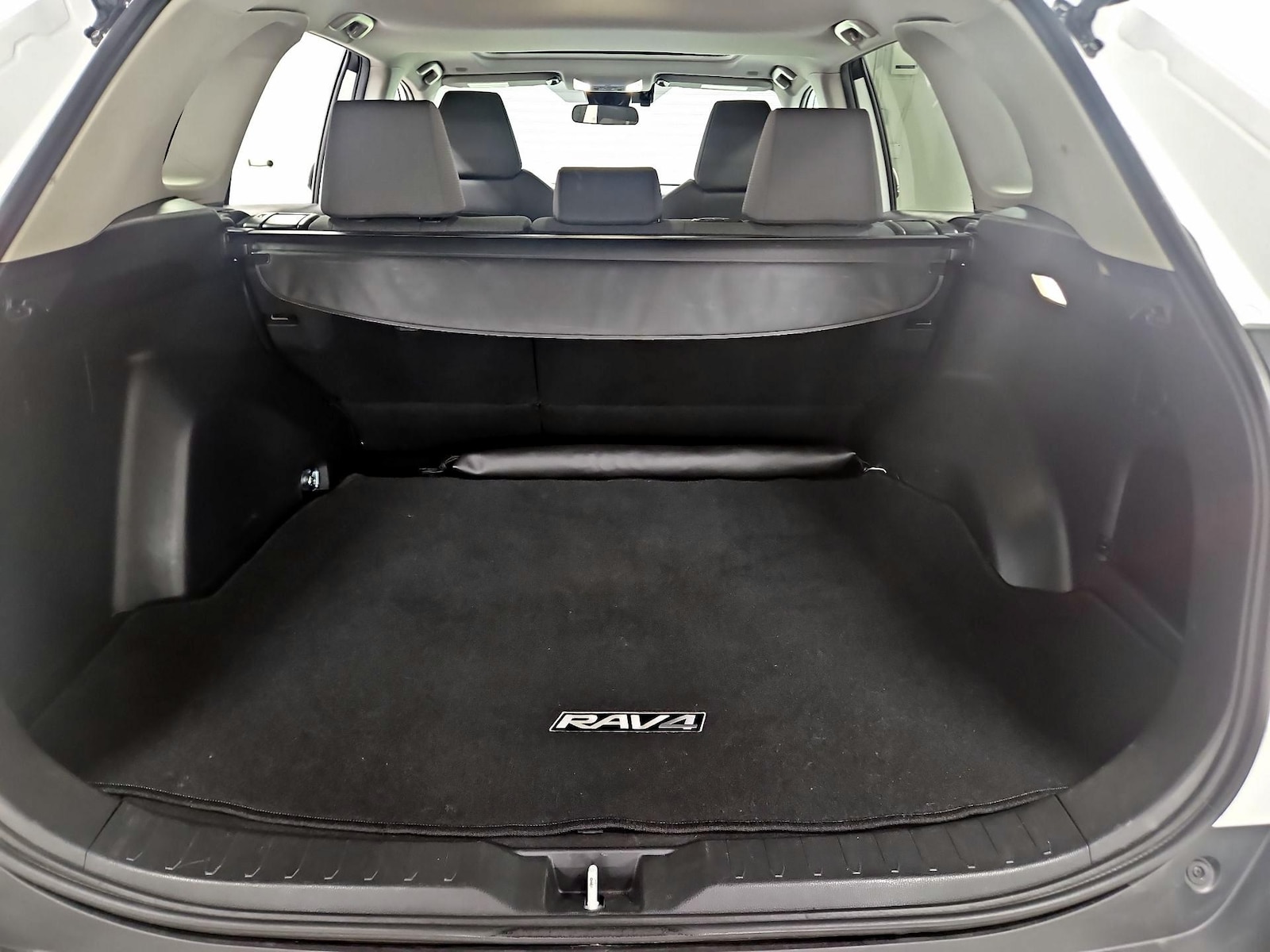 2024 Toyota RAV4 XLE - Photo 22