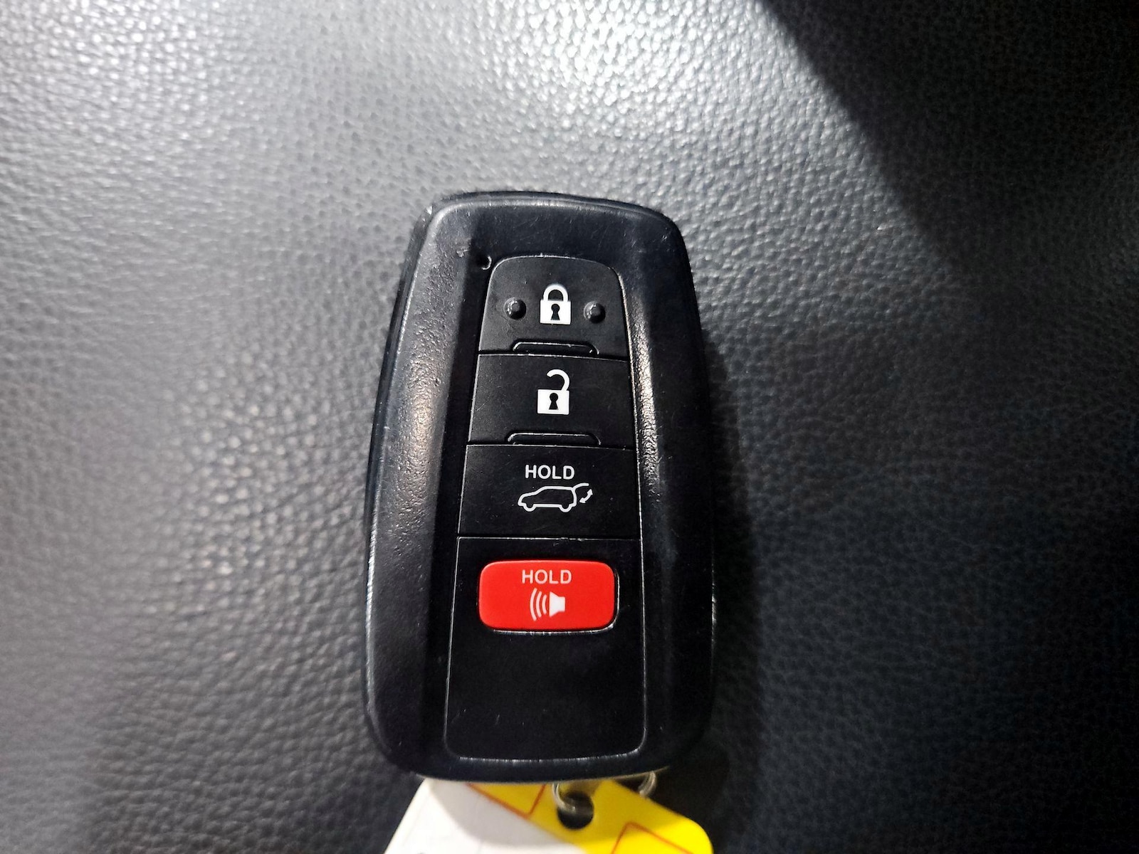 2024 Toyota RAV4 XLE - Photo 24