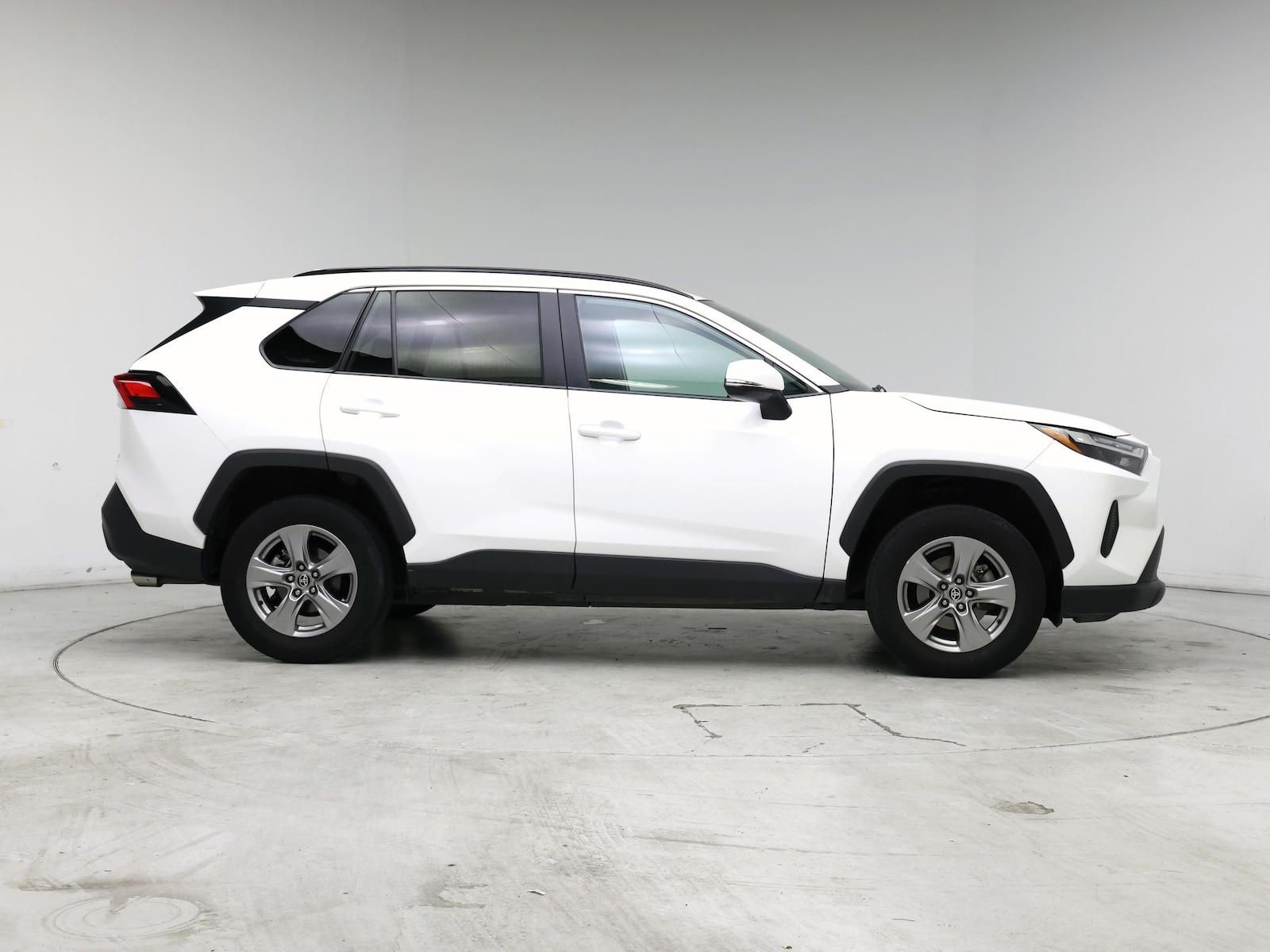 2024 Toyota RAV4 XLE - Photo 8