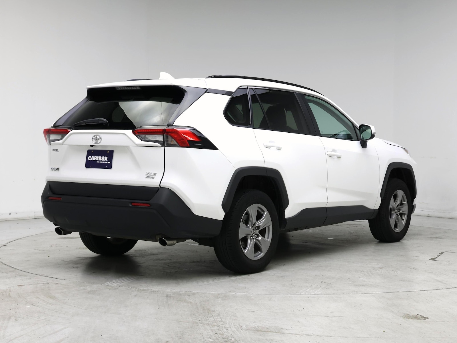 2024 Toyota RAV4 XLE - Photo 9