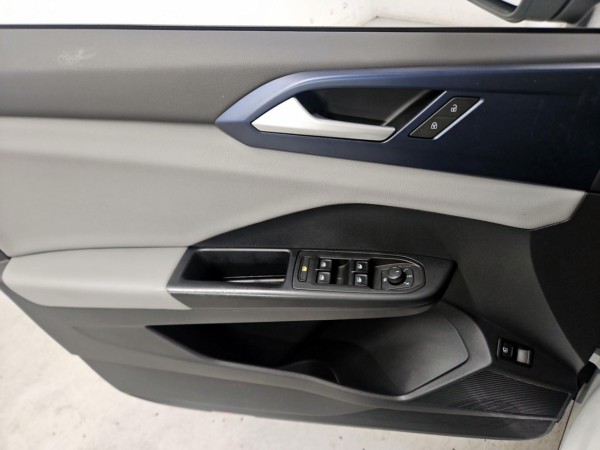 Thumbnail: 2022 Volkswagen Taos - 12