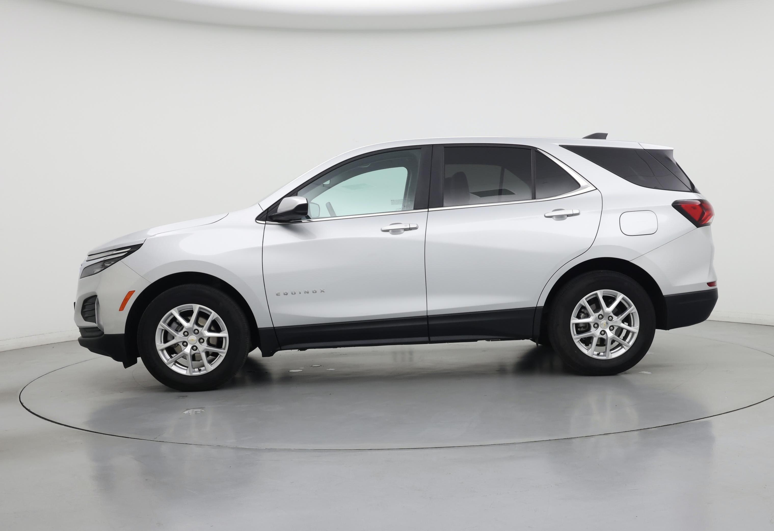 Thumbnail: 2022 Chevrolet Equinox - 3