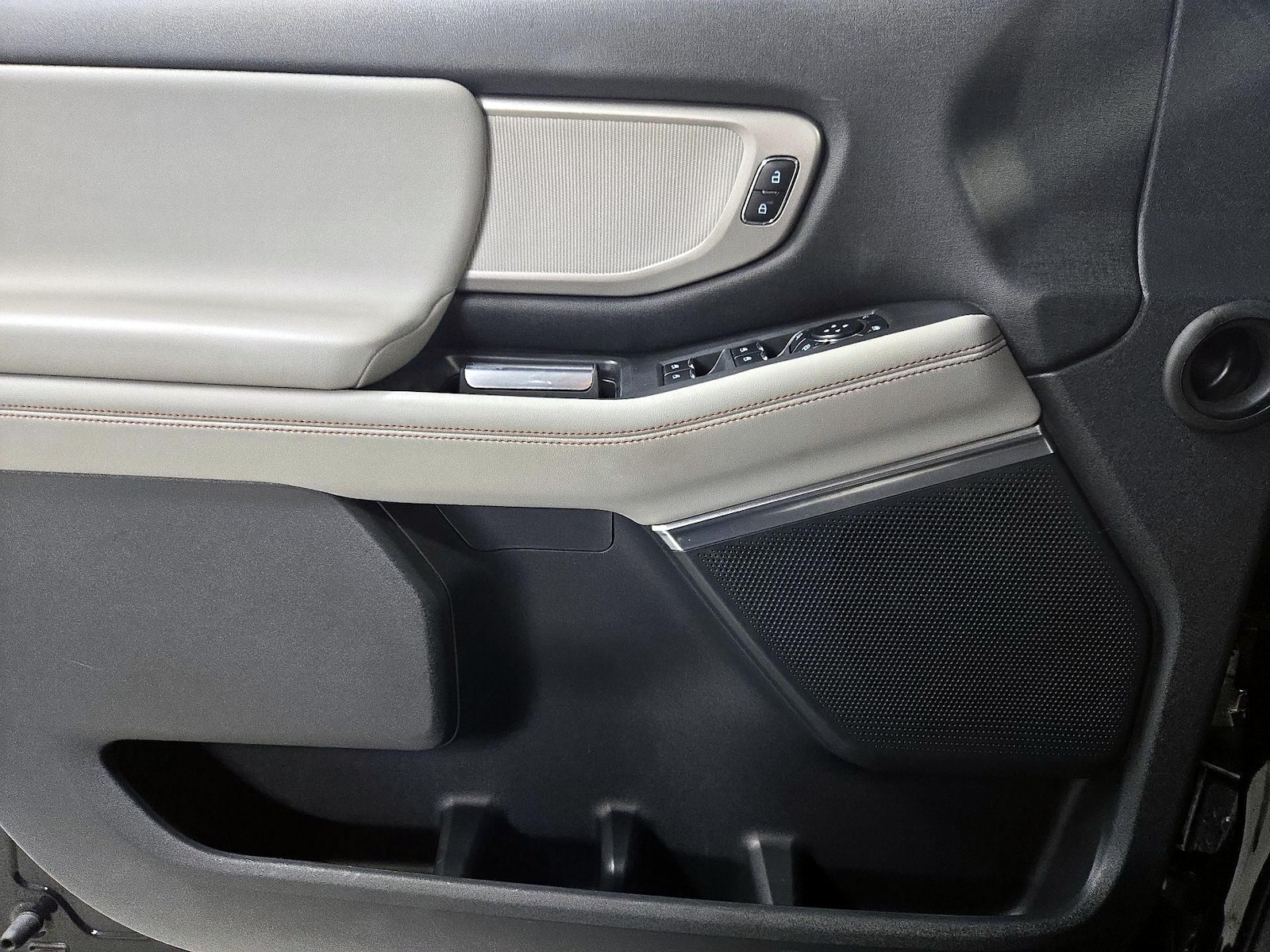 2025 Ford Expedition Active - Photo 13