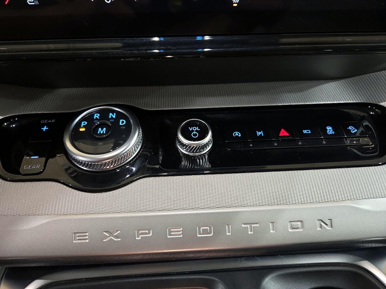 2025 Ford Expedition Active - Photo 19