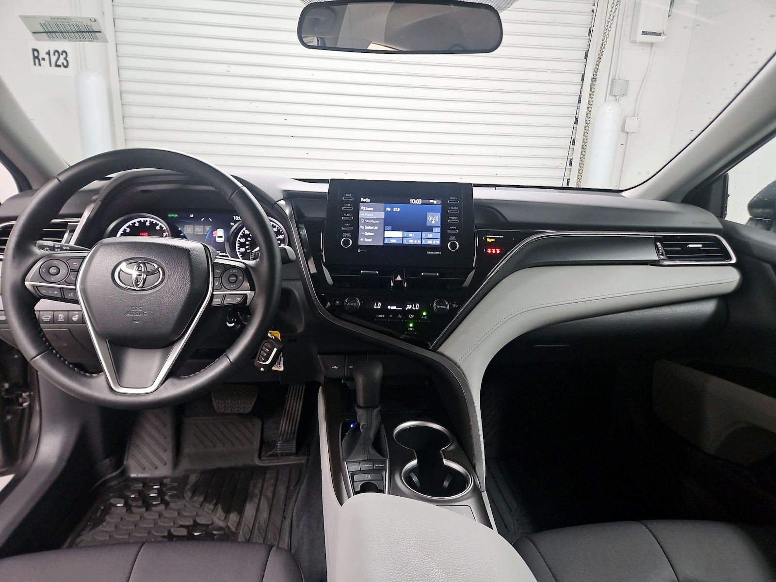 2022 Toyota Camry LE - Photo 10
