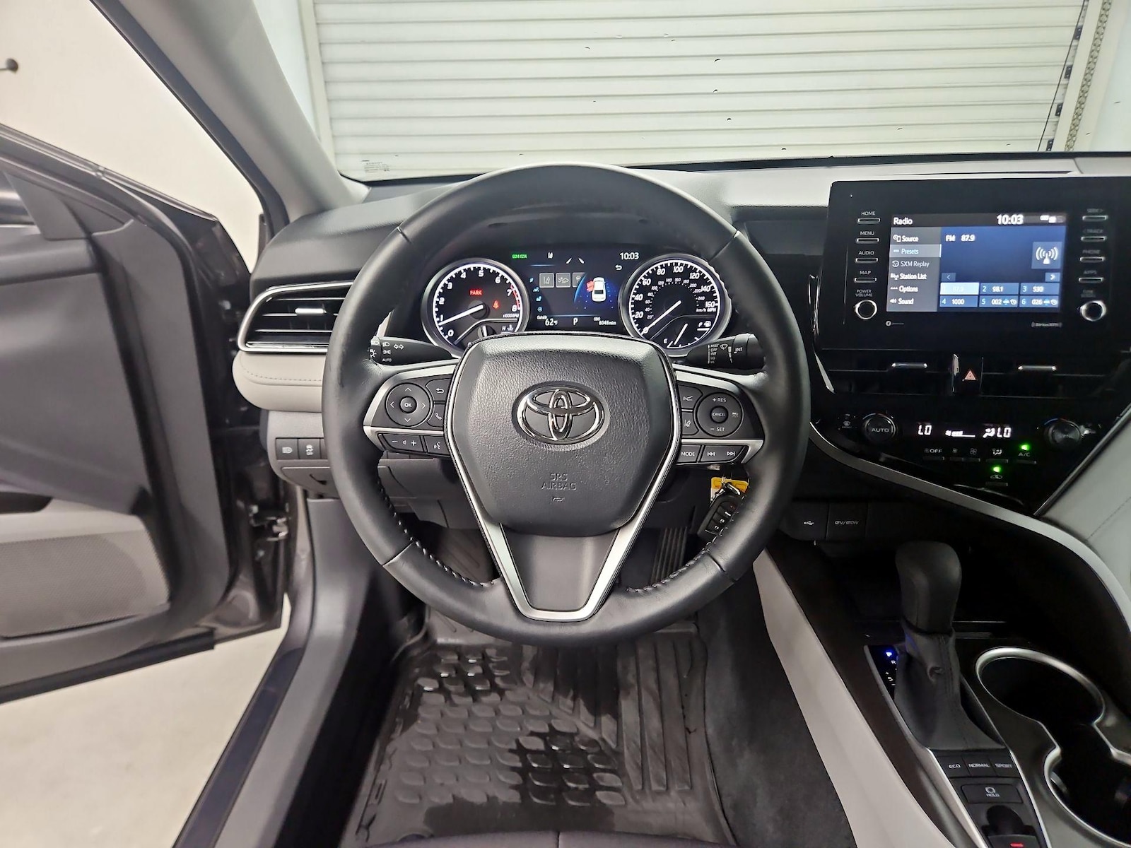 2022 Toyota Camry LE - Photo 11