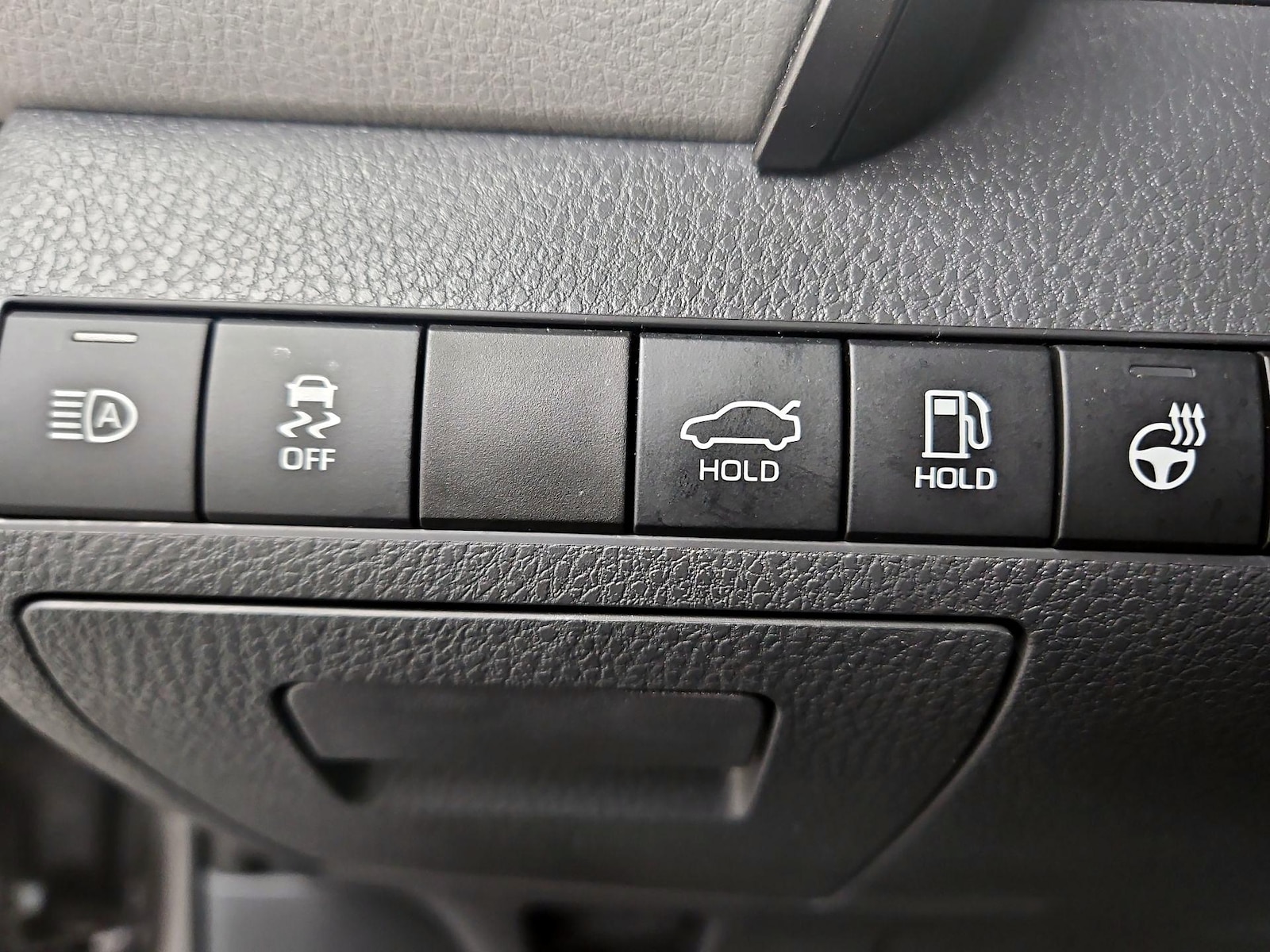 2022 Toyota Camry LE - Photo 14