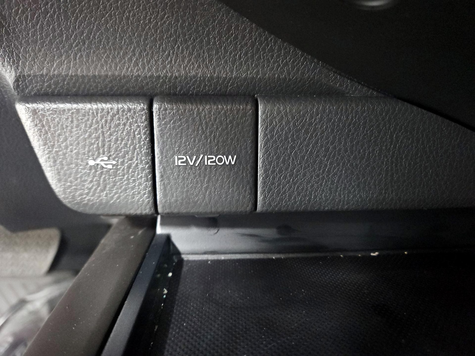 2022 Toyota Camry LE - Photo 19