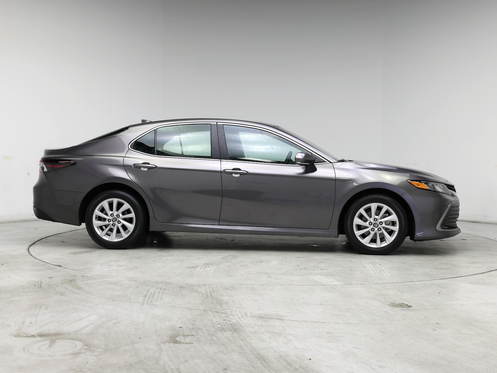 2022 Toyota Camry LE - Photo 8