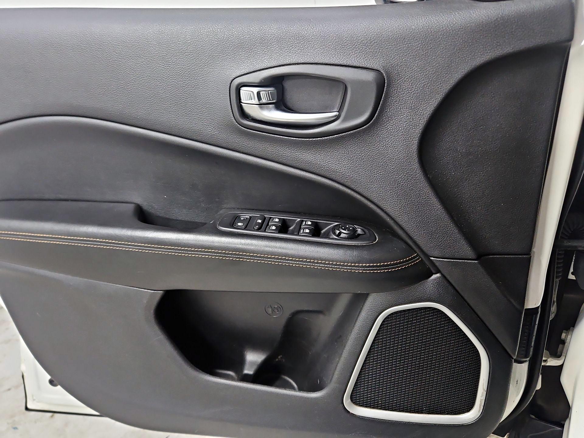 Thumbnail: 2019 Jeep Compass - 12