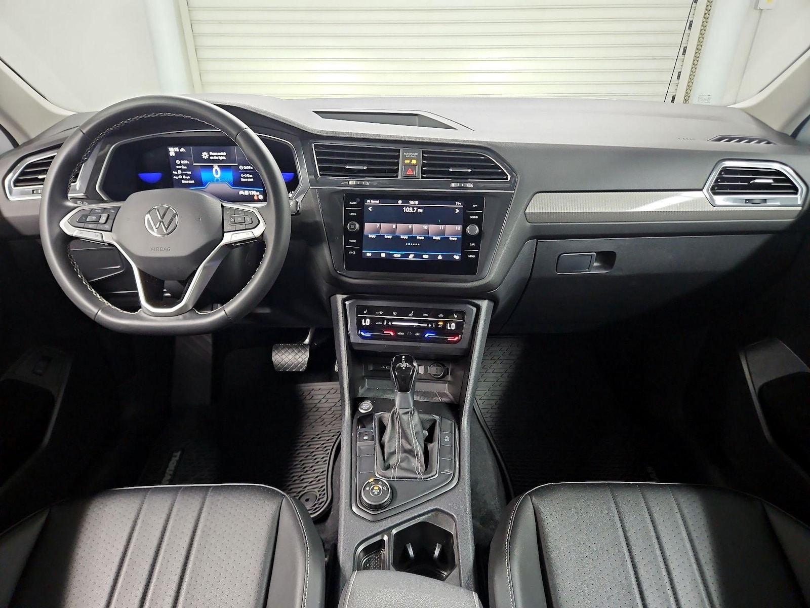 2022 Volkswagen Tiguan SE - Photo 10