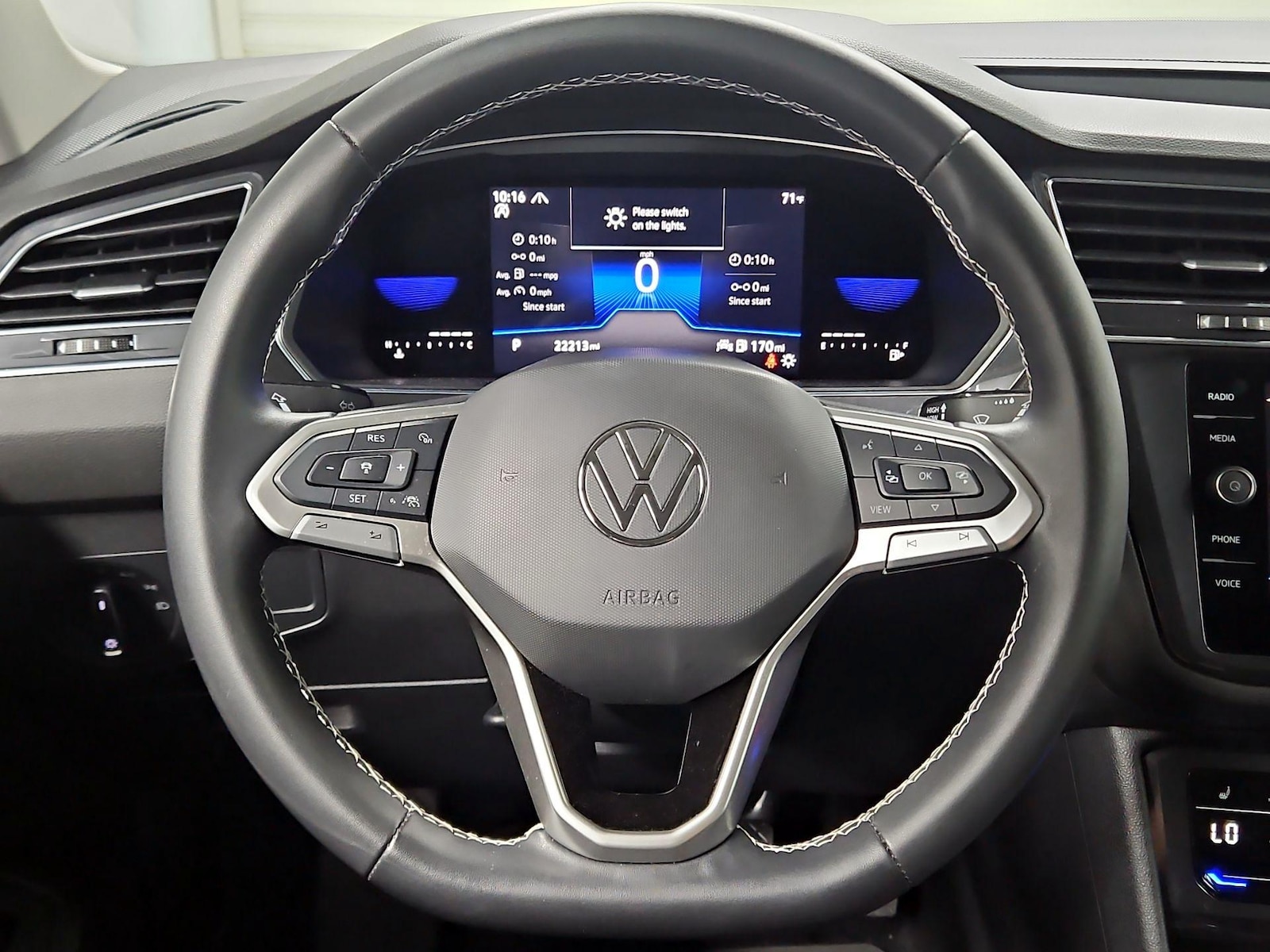 2022 Volkswagen Tiguan SE - Photo 11