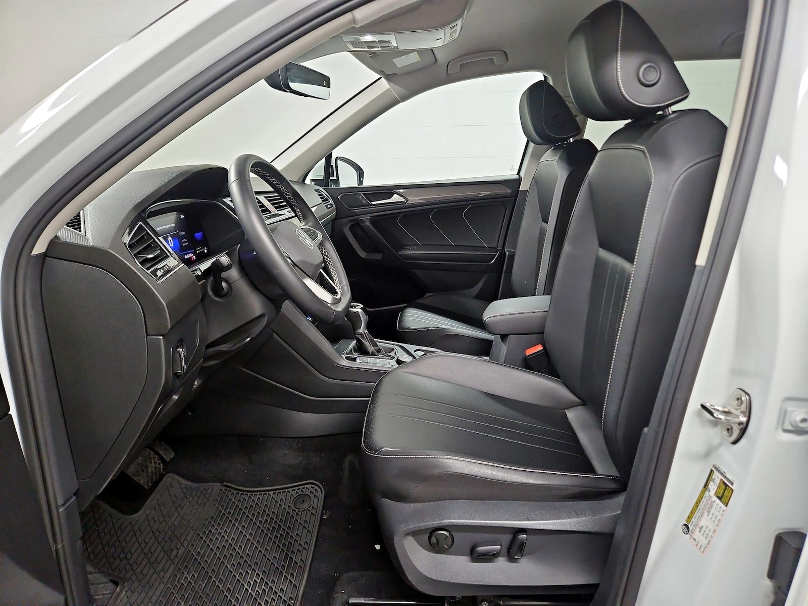 2022 Volkswagen Tiguan SE - Photo 12