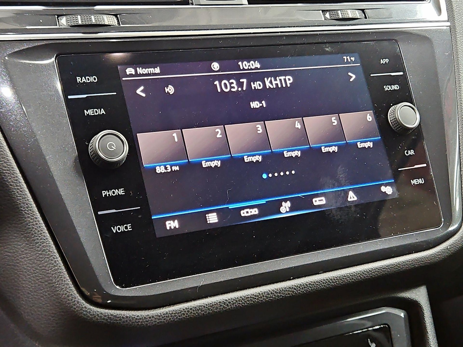 2022 Volkswagen Tiguan SE - Photo 16