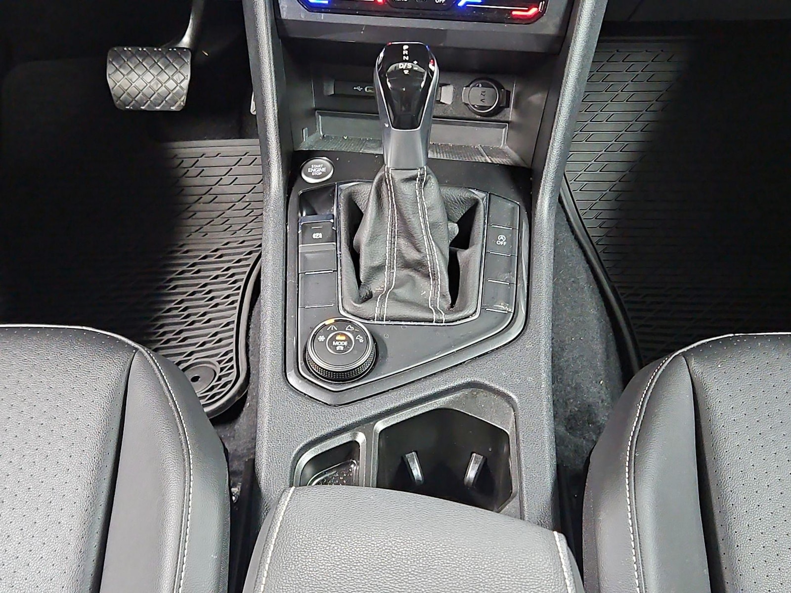 2022 Volkswagen Tiguan SE - Photo 18
