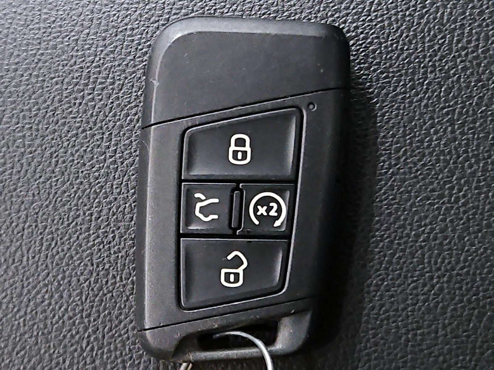2022 Volkswagen Tiguan SE - Photo 23