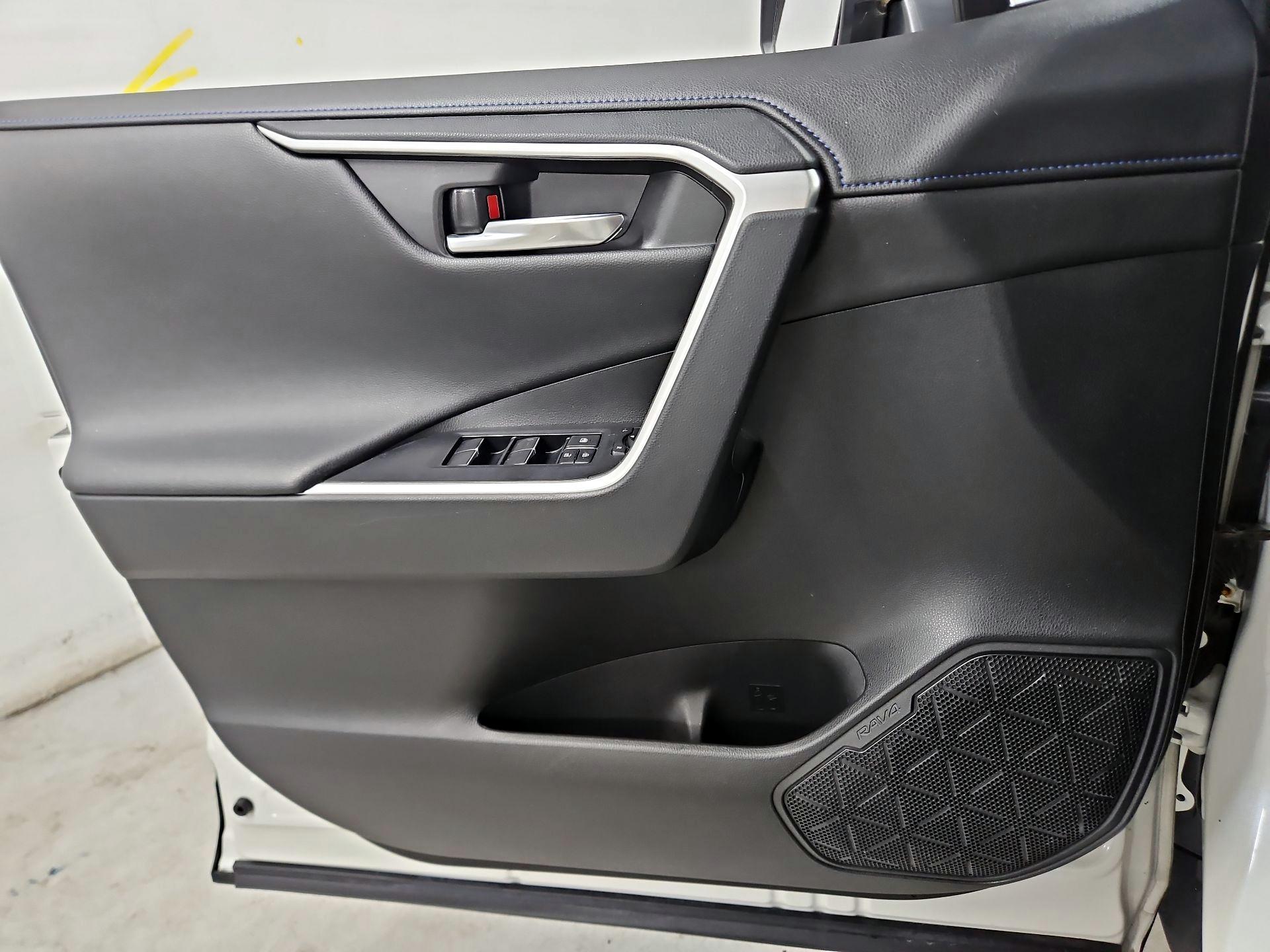 Thumbnail: 2021 Toyota RAV4 - 12