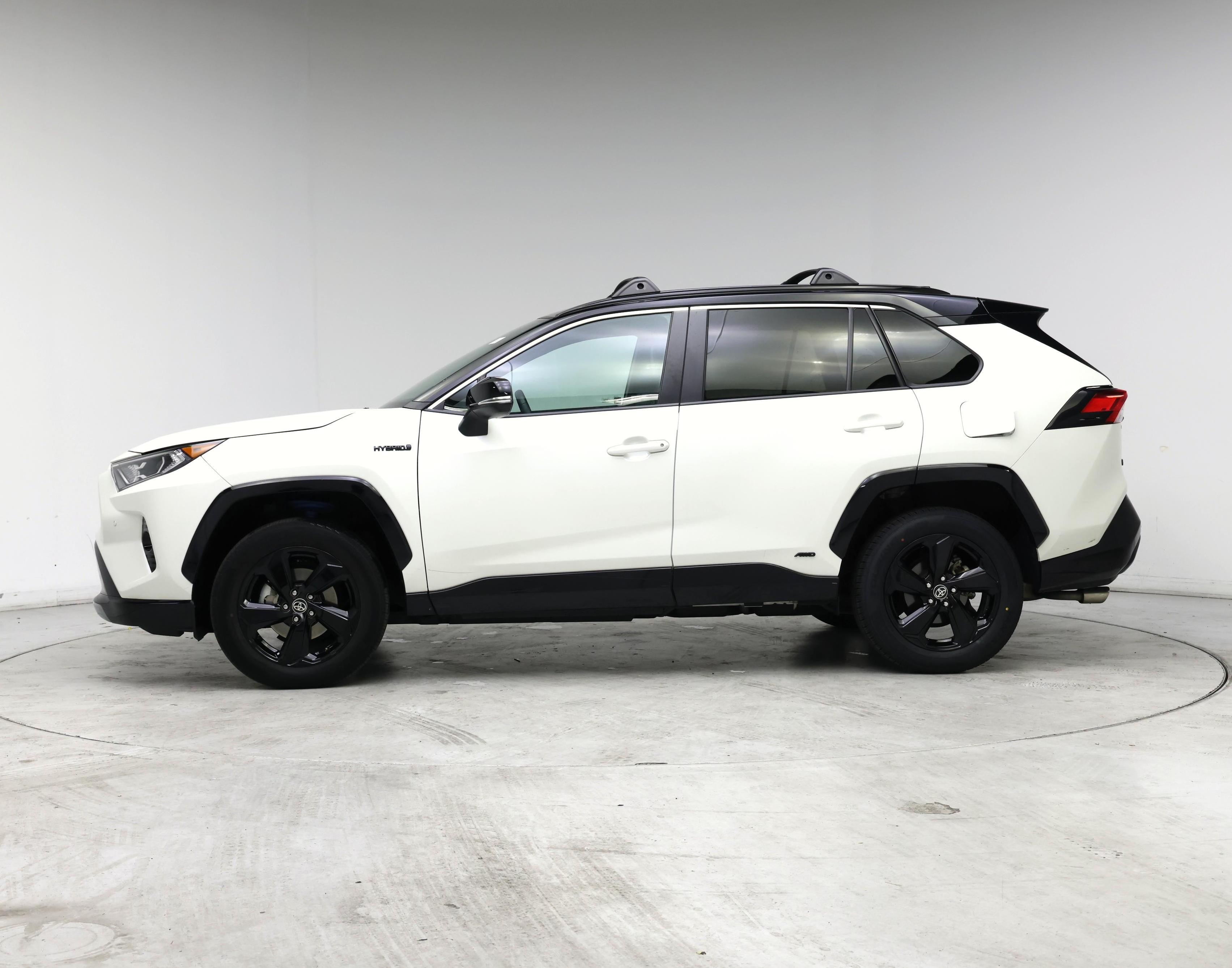 Thumbnail: 2021 Toyota RAV4 - 3