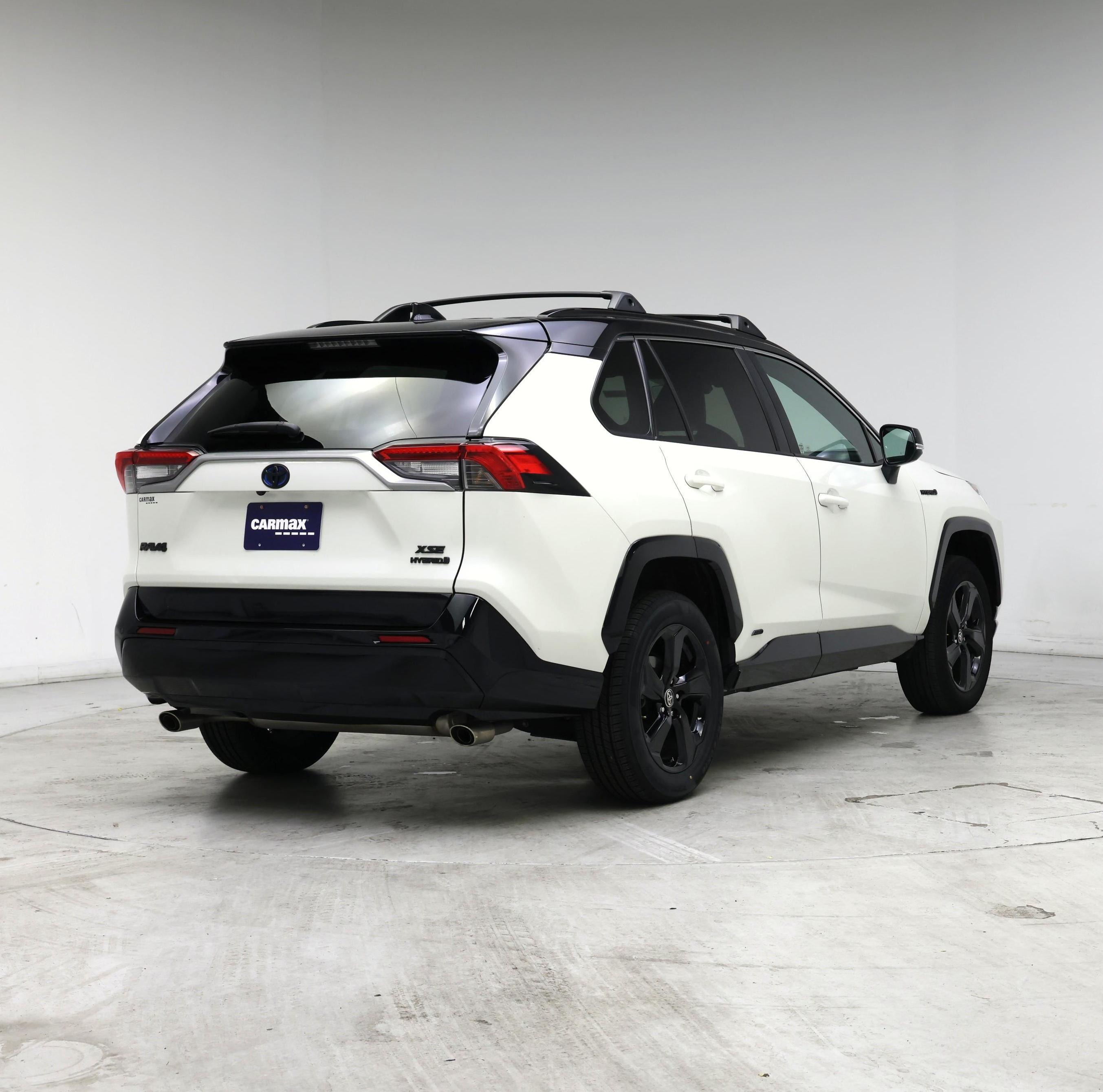 Thumbnail: 2021 Toyota RAV4 - 8