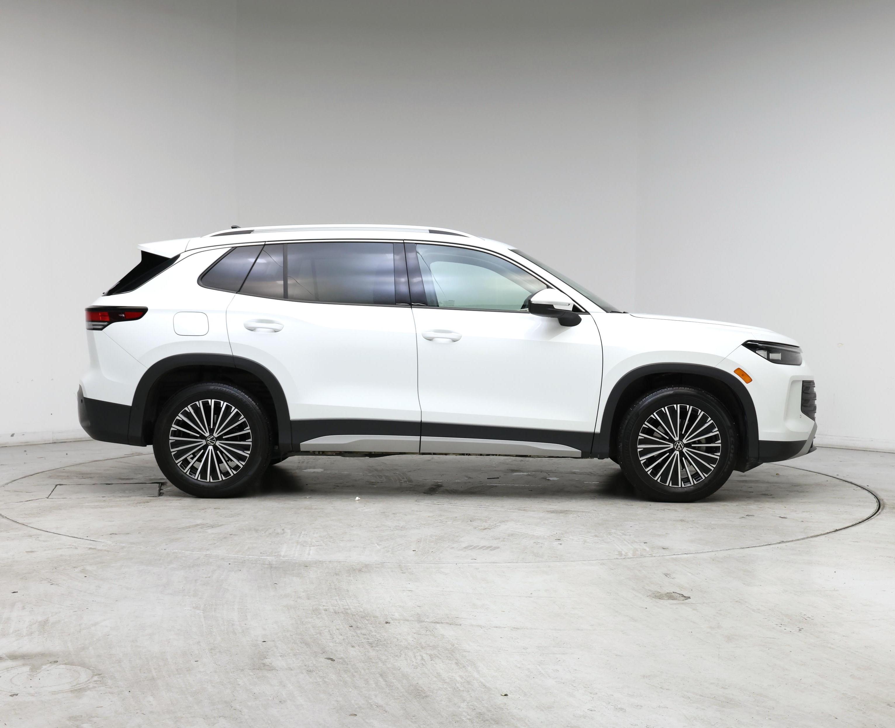 Thumbnail: 2025 Volkswagen Tiguan - 7