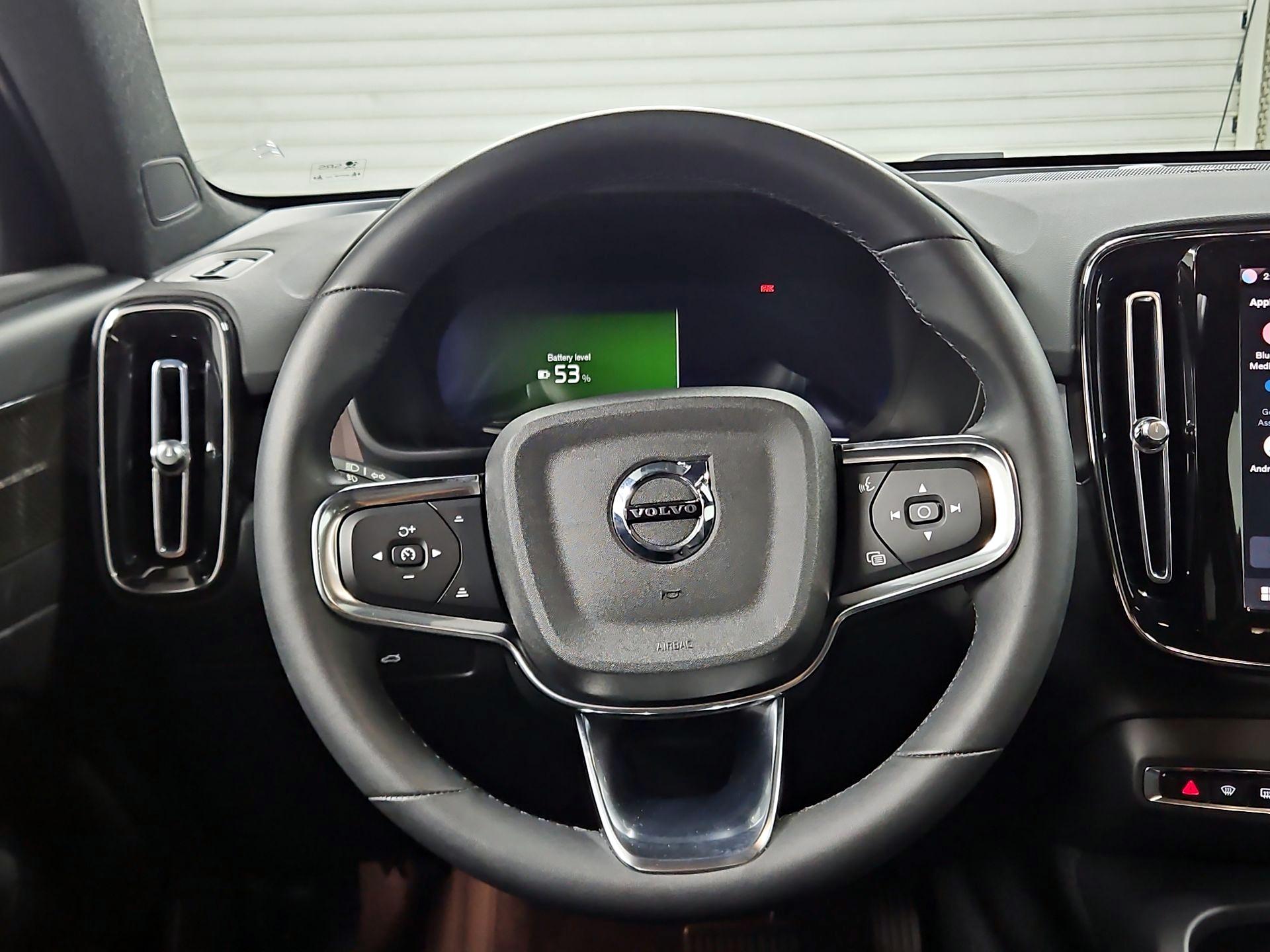 Thumbnail: 2023 Volvo C40 - 10