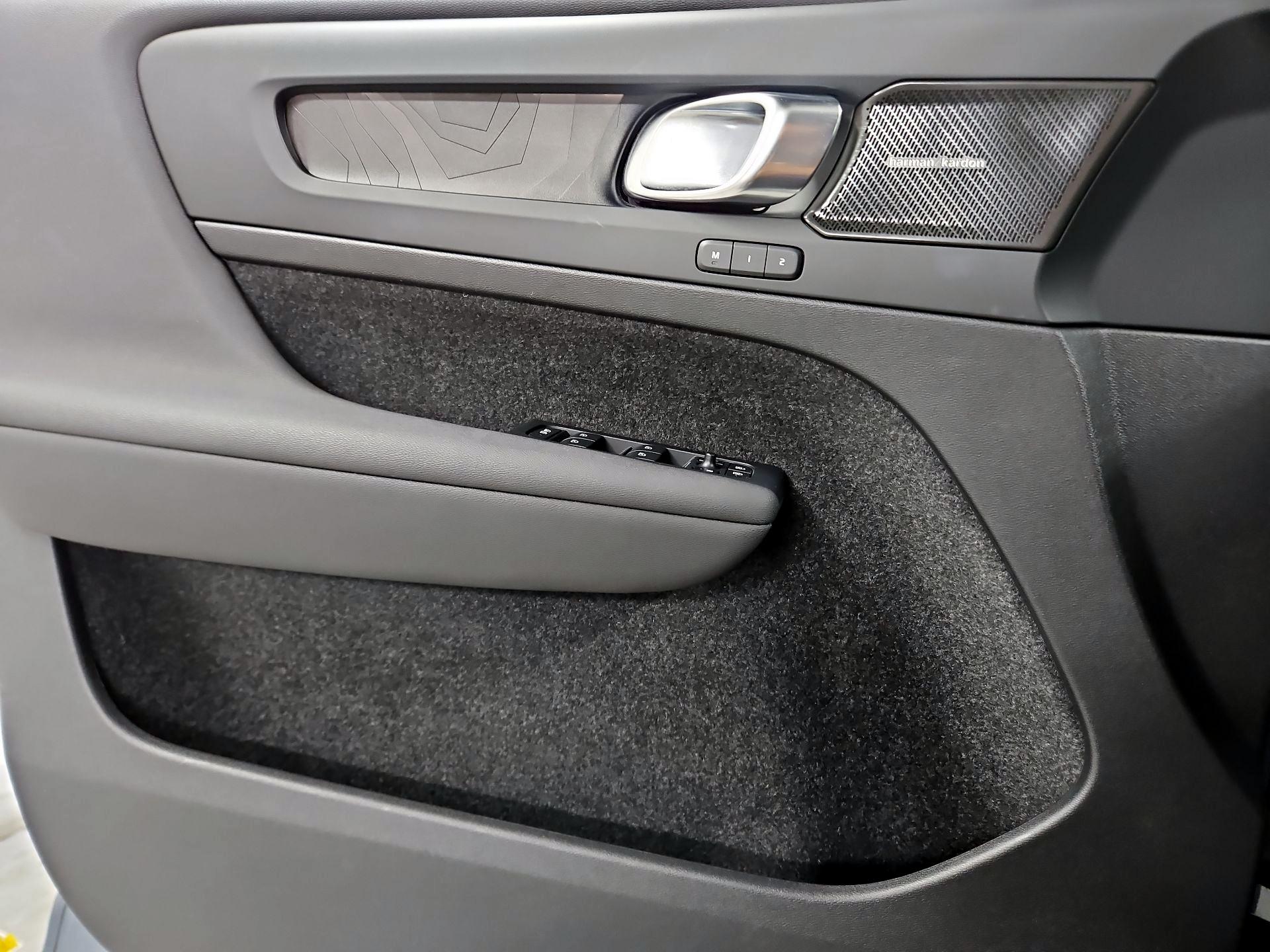 Thumbnail: 2023 Volvo C40 - 12
